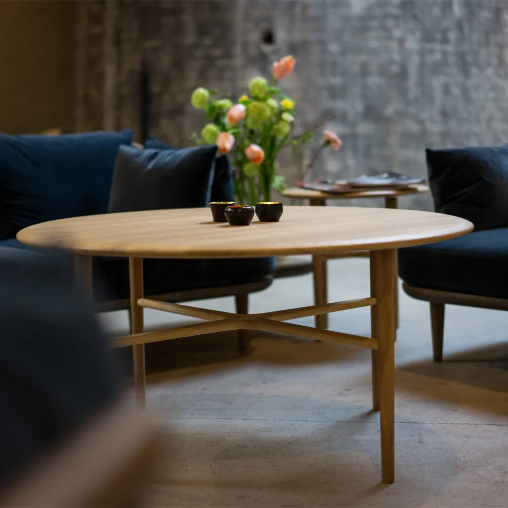 Crest coffee table round, oak white pigmented clear lacquer Mavis