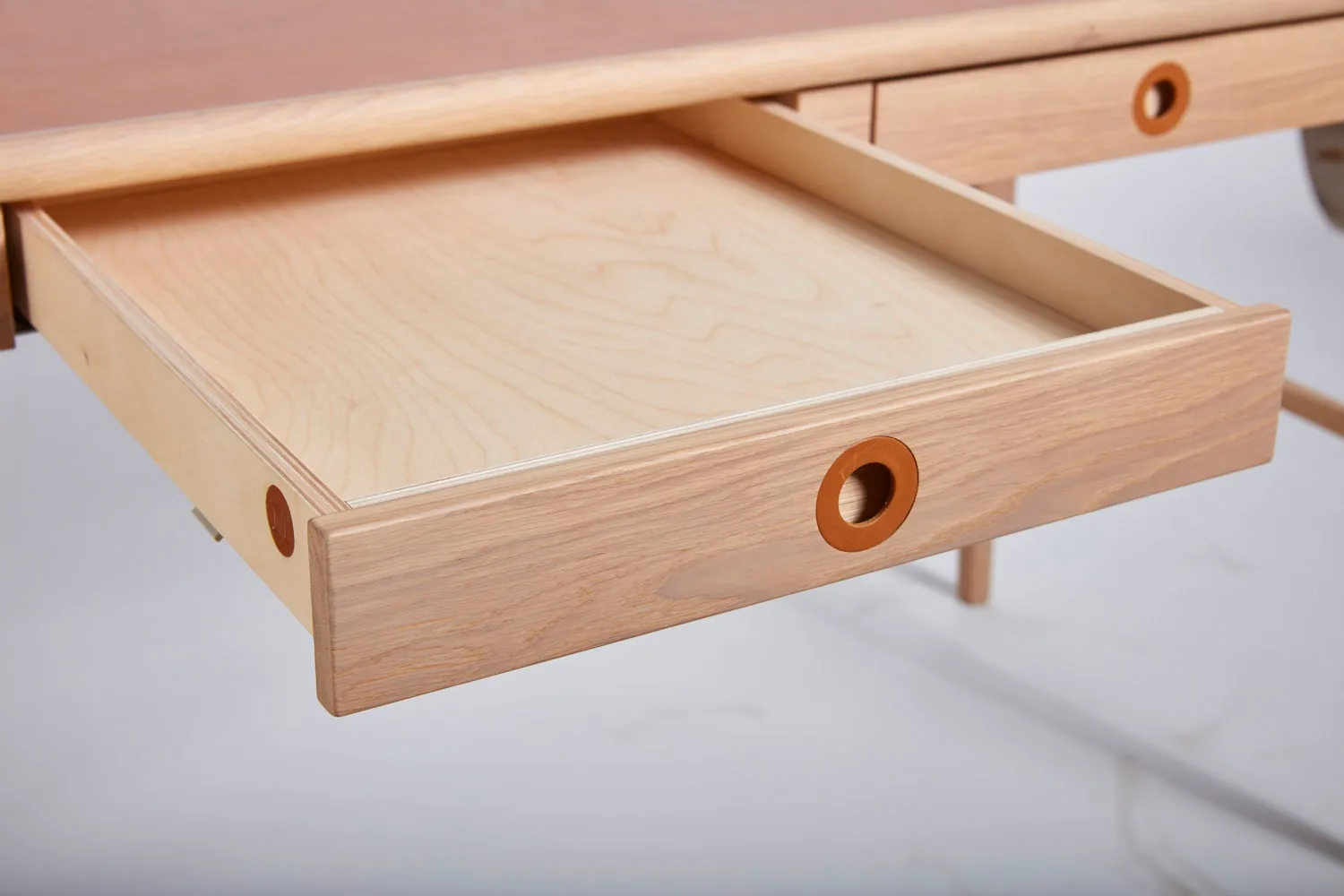 Höllviken desk, oak white pigmented Mavis