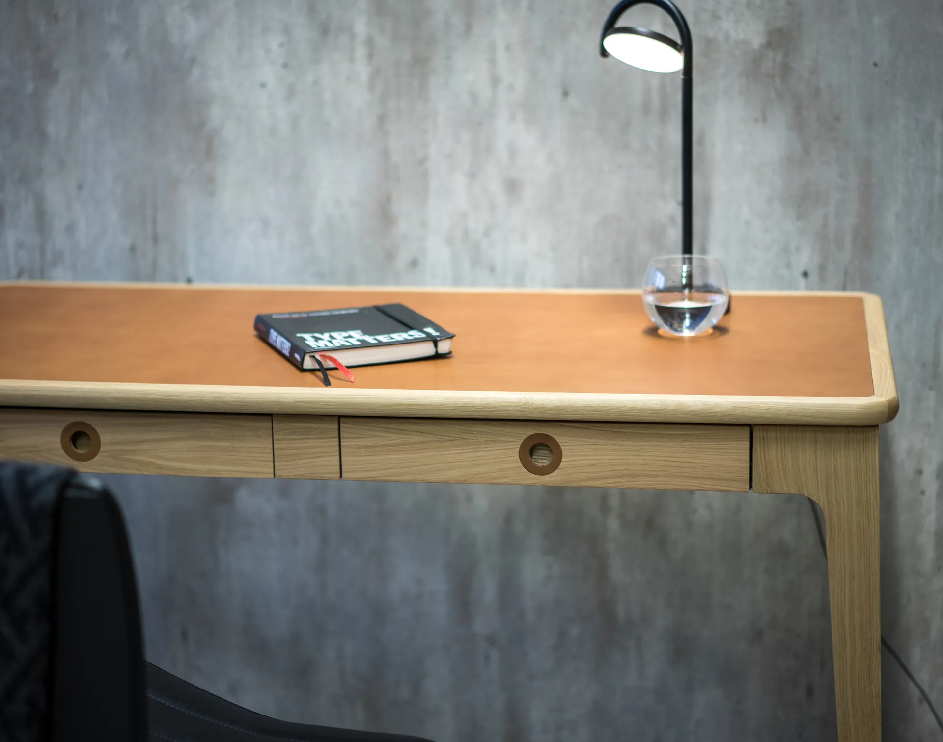 Höllviken desk, oak white pigmented Mavis