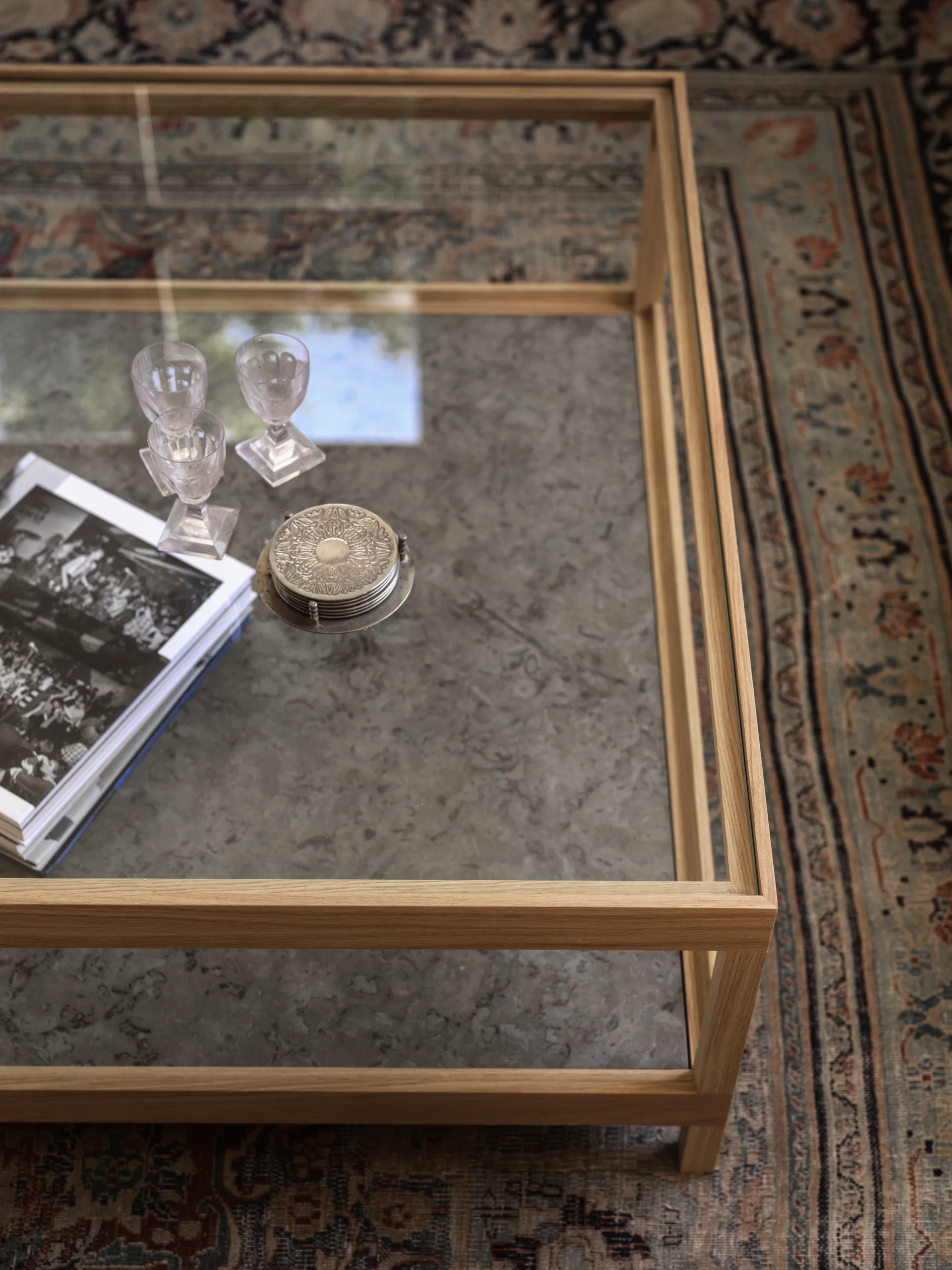 Ima coffee table 90x90 cm, White pigmented, matte lacquered oak, limestone Mavis