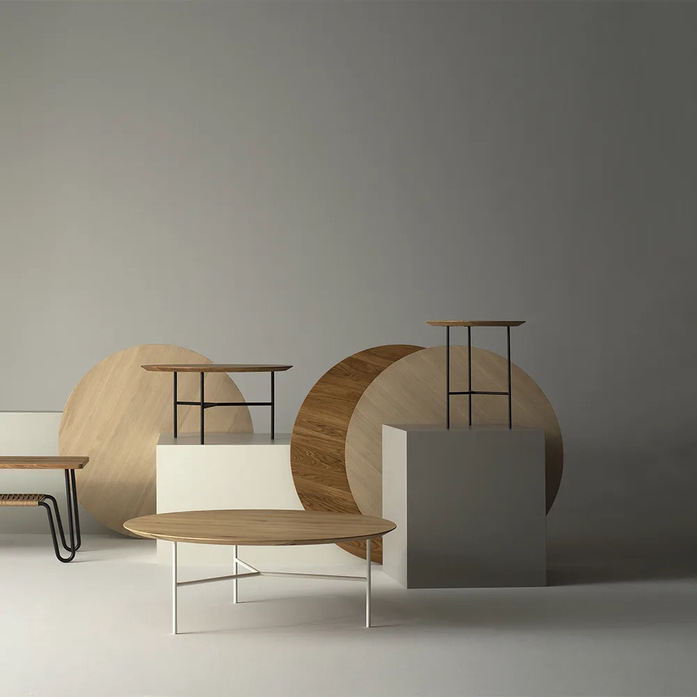 Tribeca coffee table, oak lacquer, black legs, ø110 Mavis