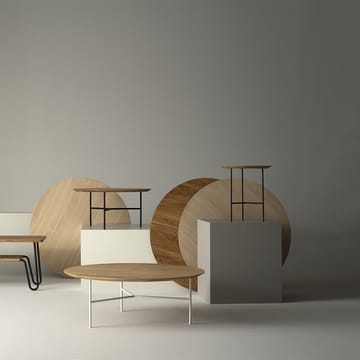 Tribeca side table - oak lacquer, black legs, ø47 cm - Mavis