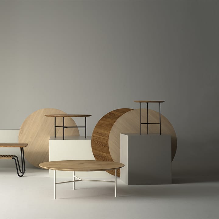 Tribeca side table, oak lacquer, black legs, ø47 cm Mavis