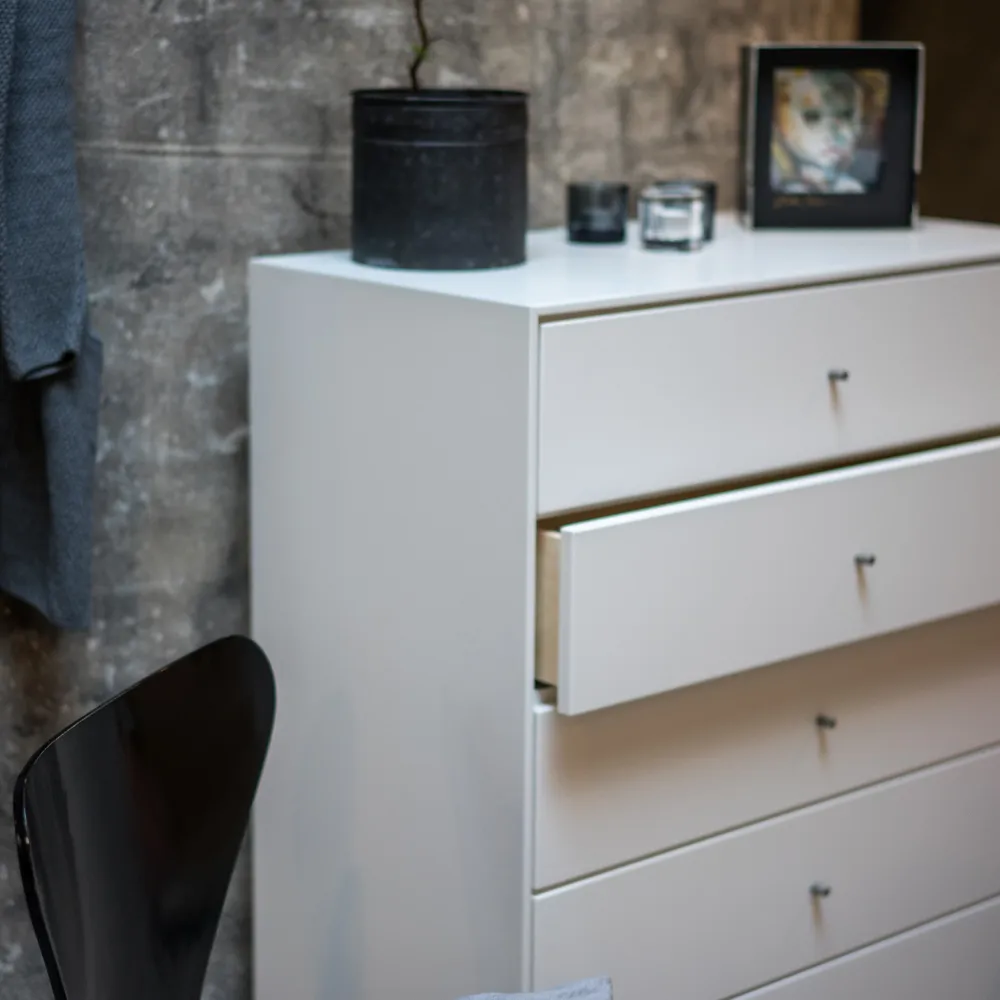 Volt chest of 5 drawers white, Details in stainless steel Mavis