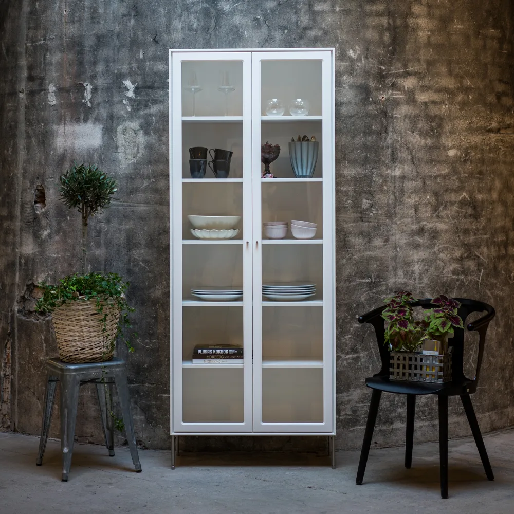 Volt display cabinet 190 cm white lacquer, Details in stainless steel Mavis