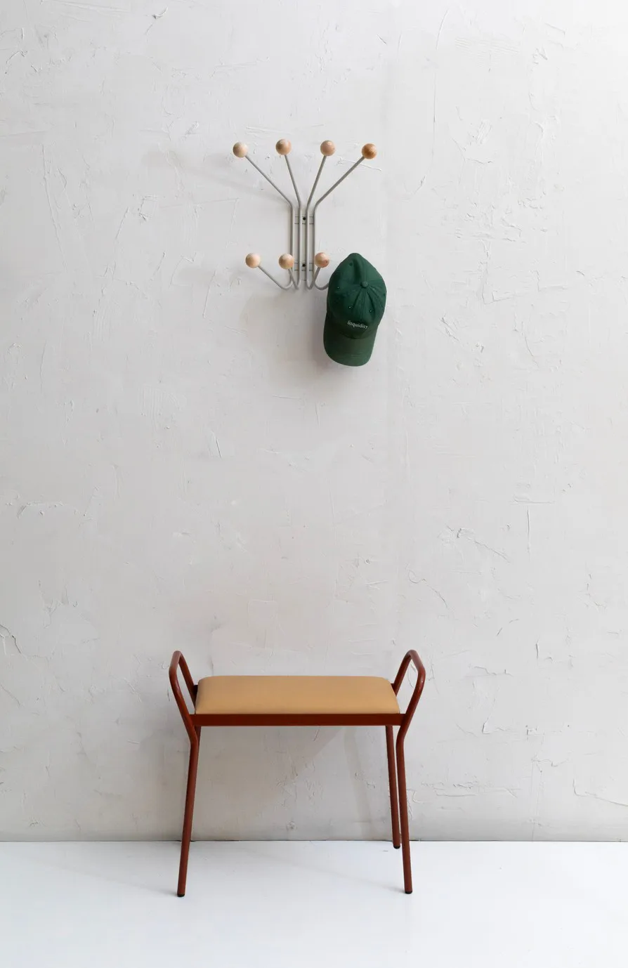 Anyone stool, Cinnamon-vegeta trace leather Maze