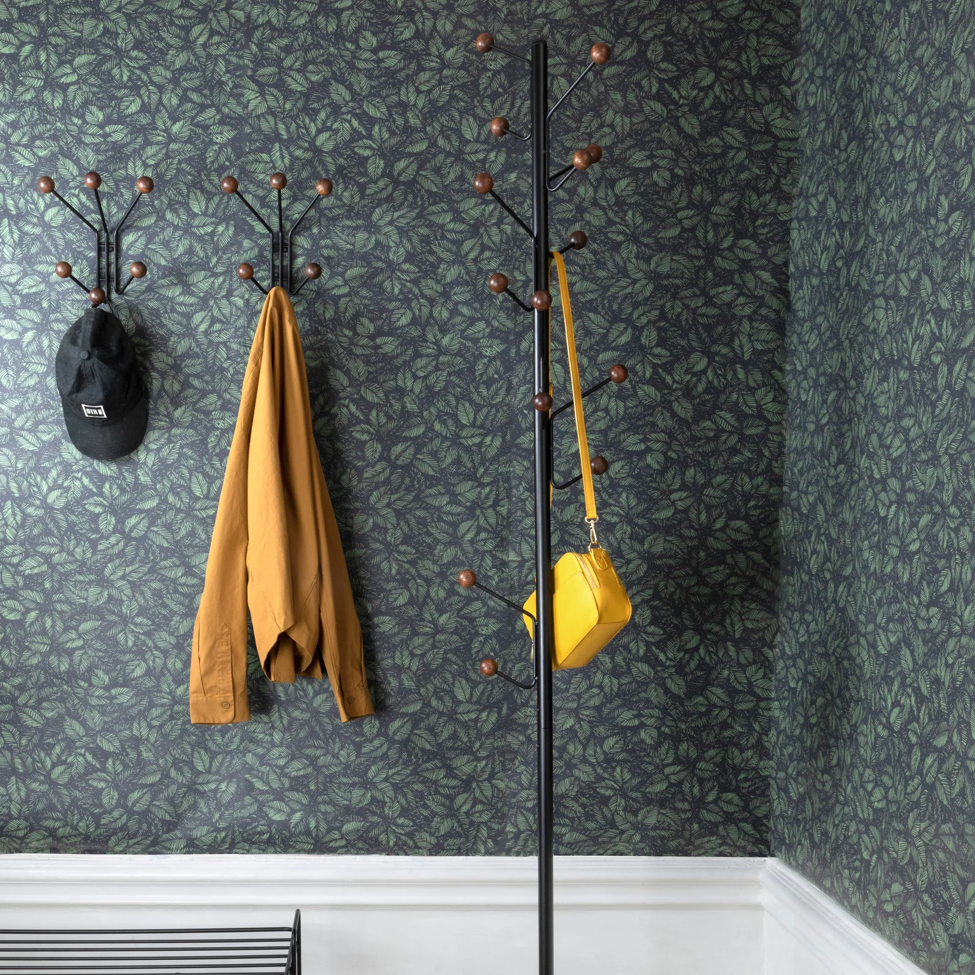 Bill Floor clothes hanger, Black-dark brown Maze