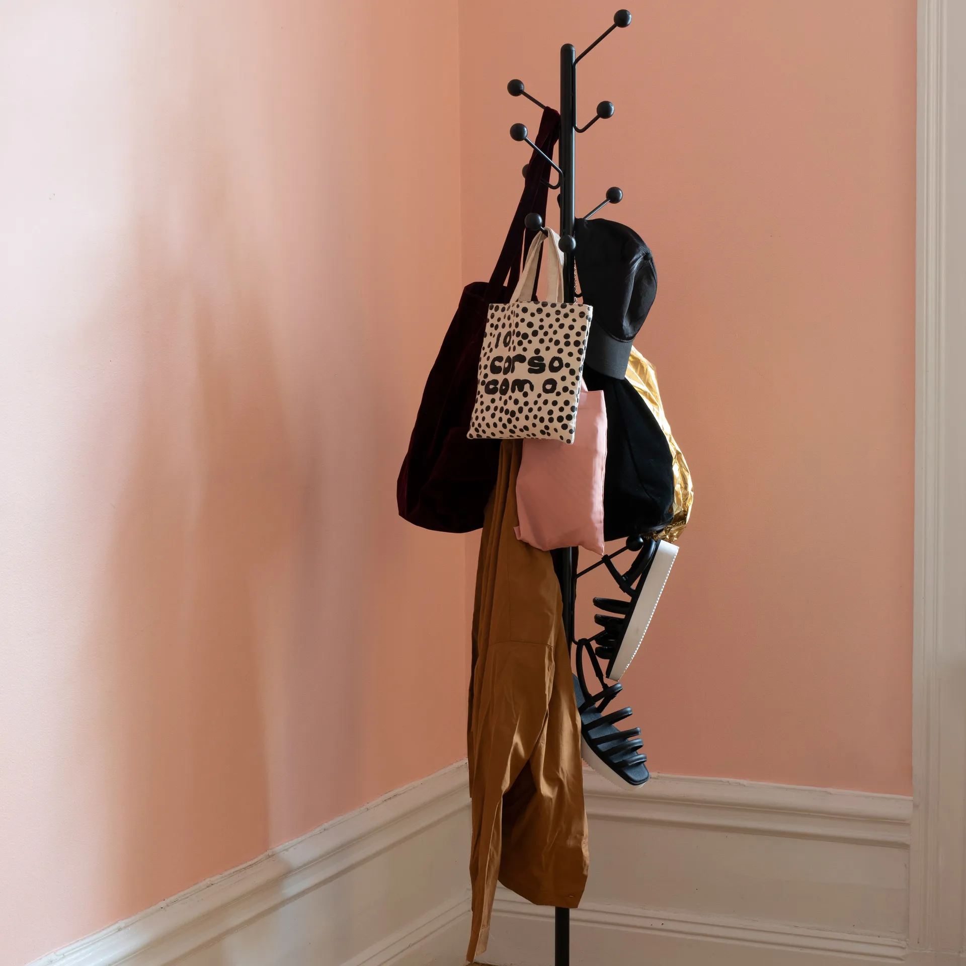 Bill Floor clothes hanger, Black Maze