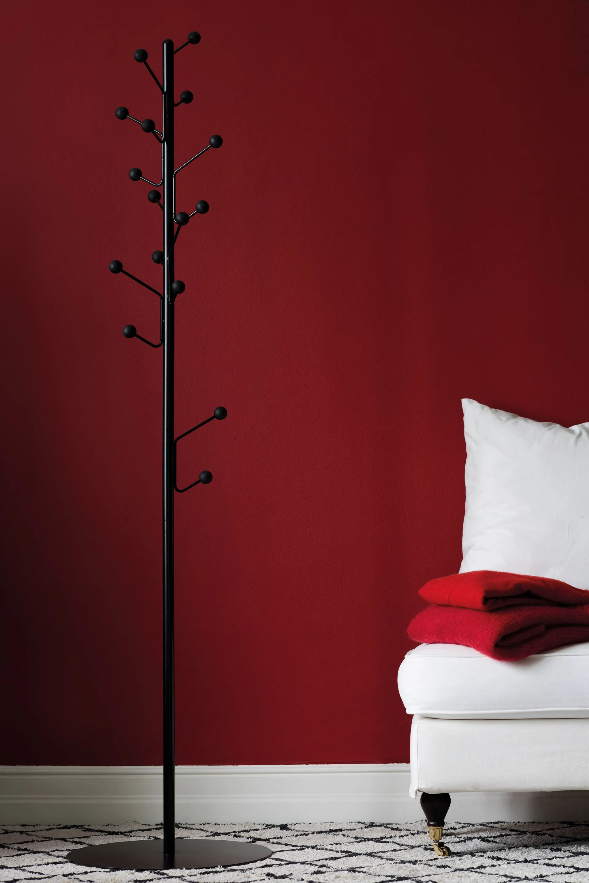 Bill Floor clothes hanger, Black Maze