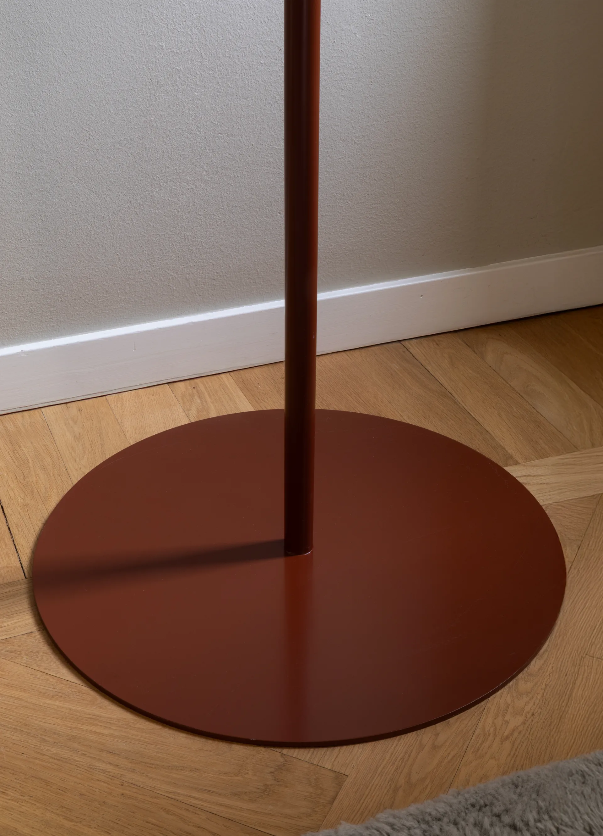 Bill Floor clothes hanger, Cinnamon Maze