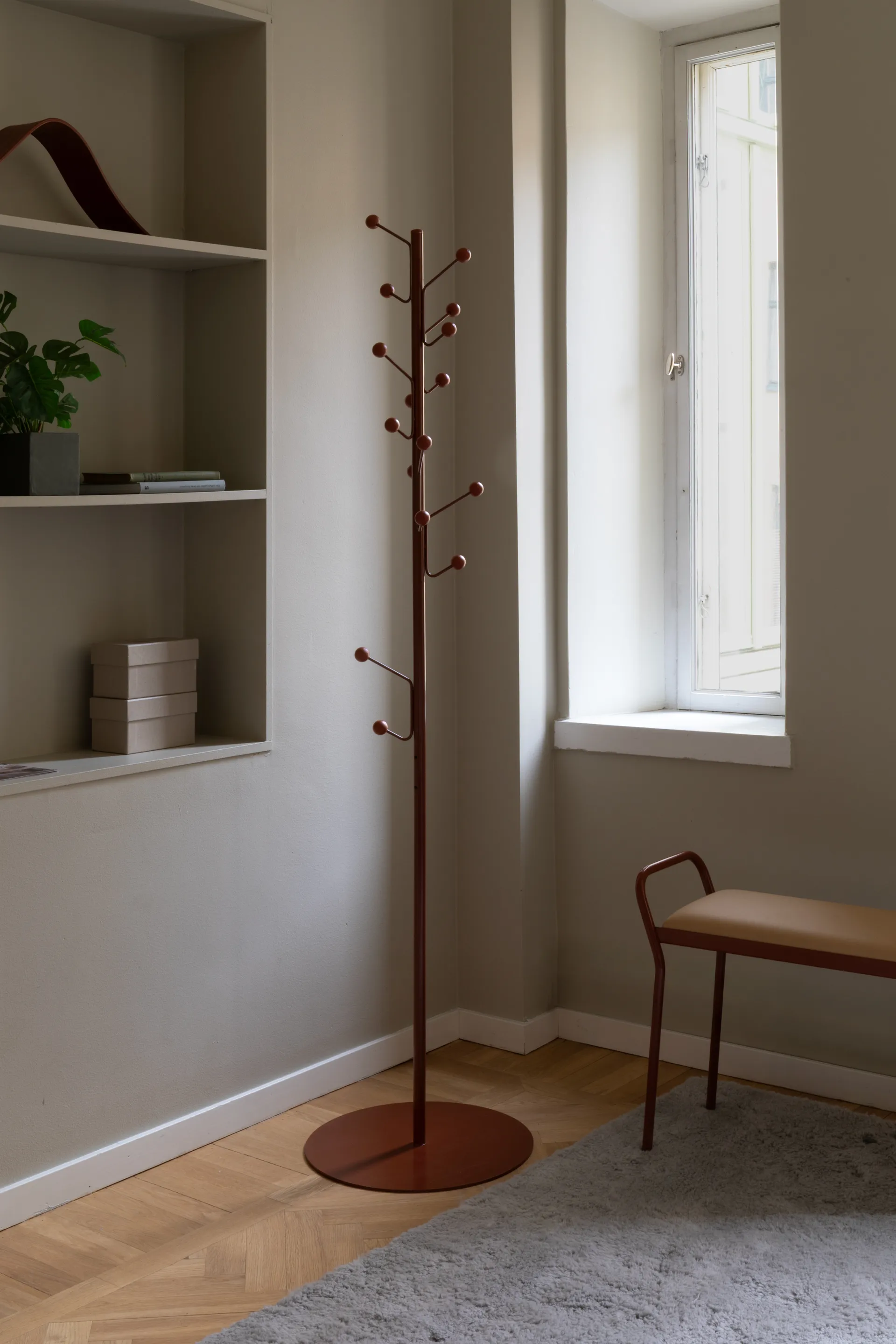 Bill Floor clothes hanger, Cinnamon Maze