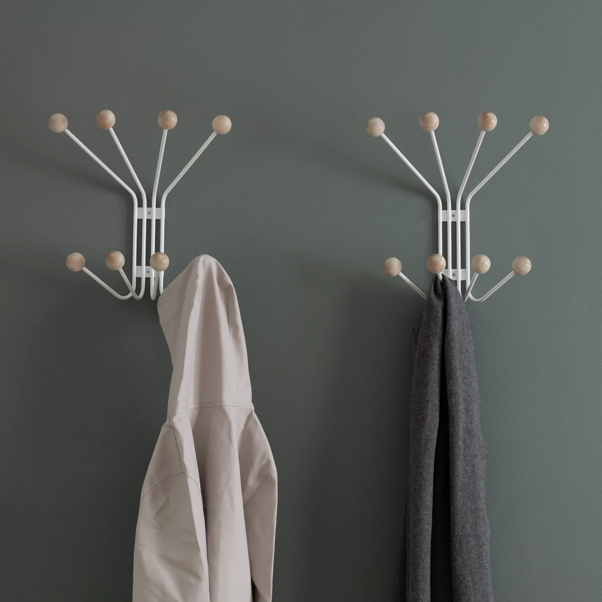 Bill S hanger, white Maze