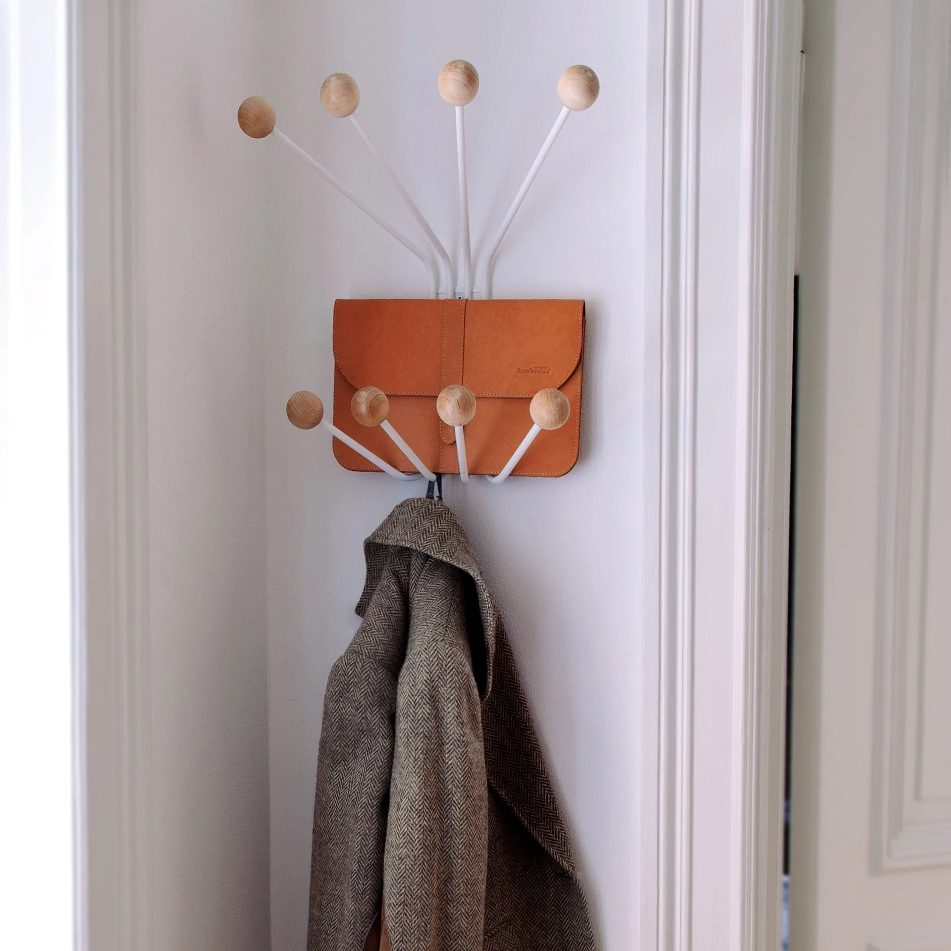 Bill S hanger, white Maze