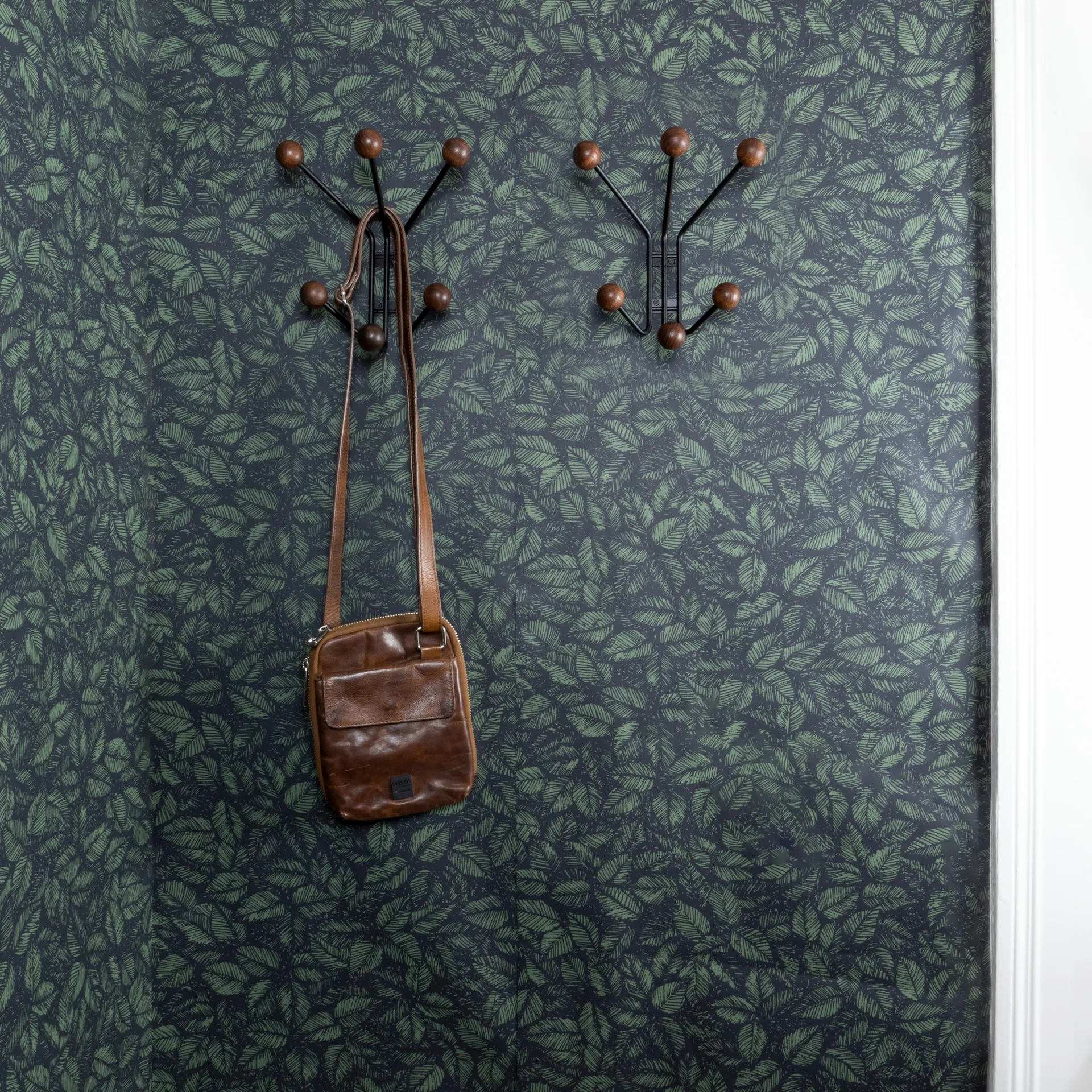 Bill XS hanger, black-dark brown Maze