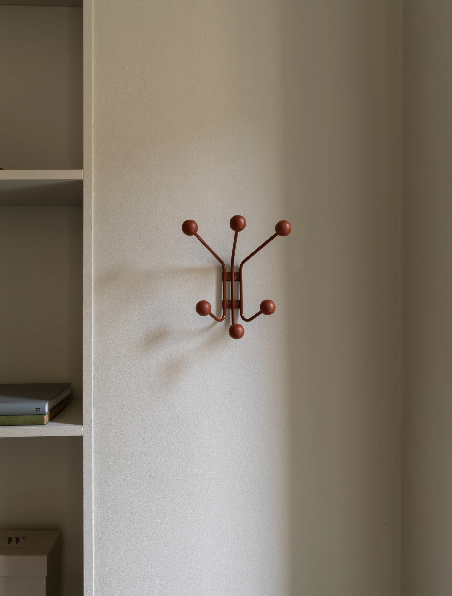 Bill XS hanger, Cinnamon Maze