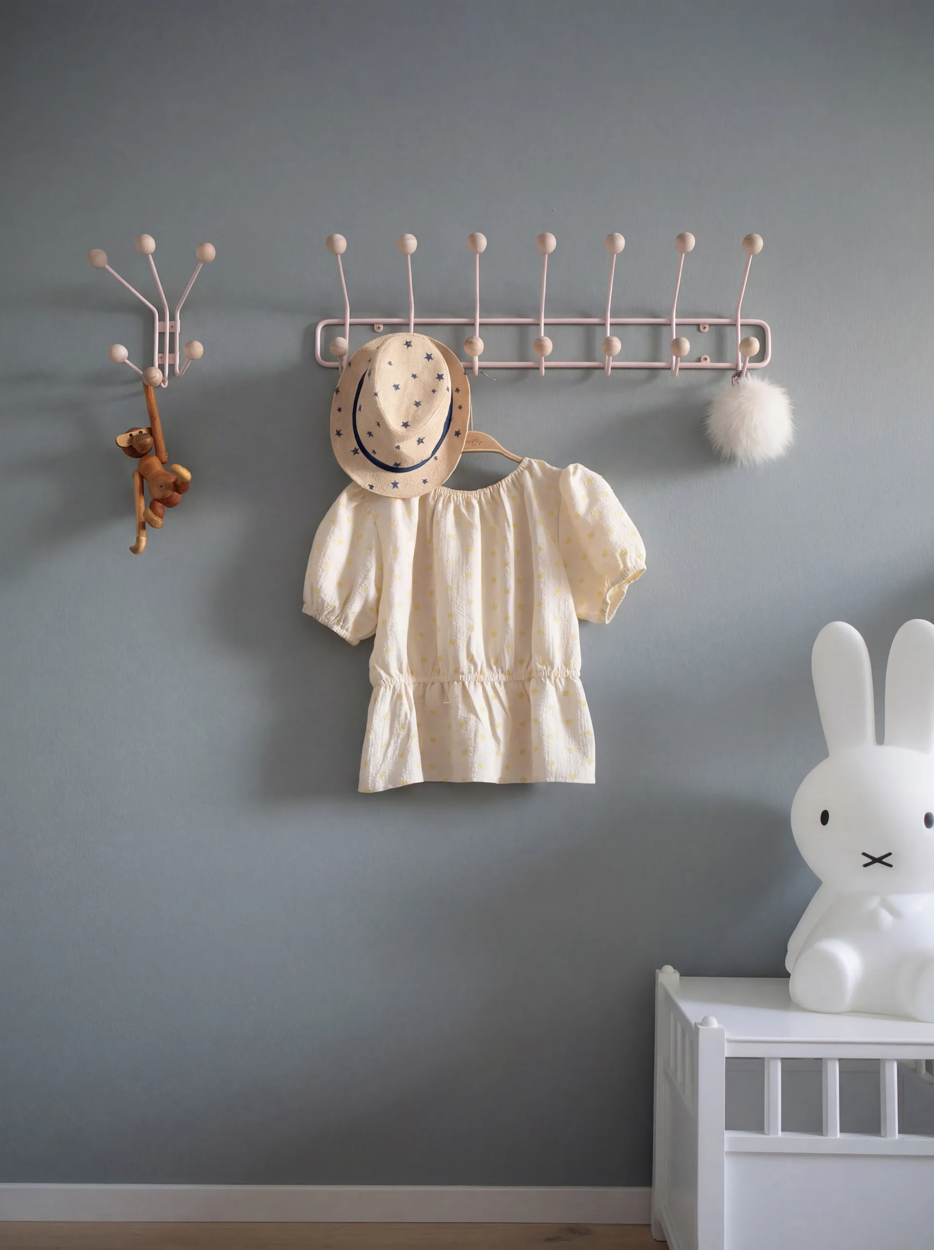 Bill XS hanger, Pale pink Maze