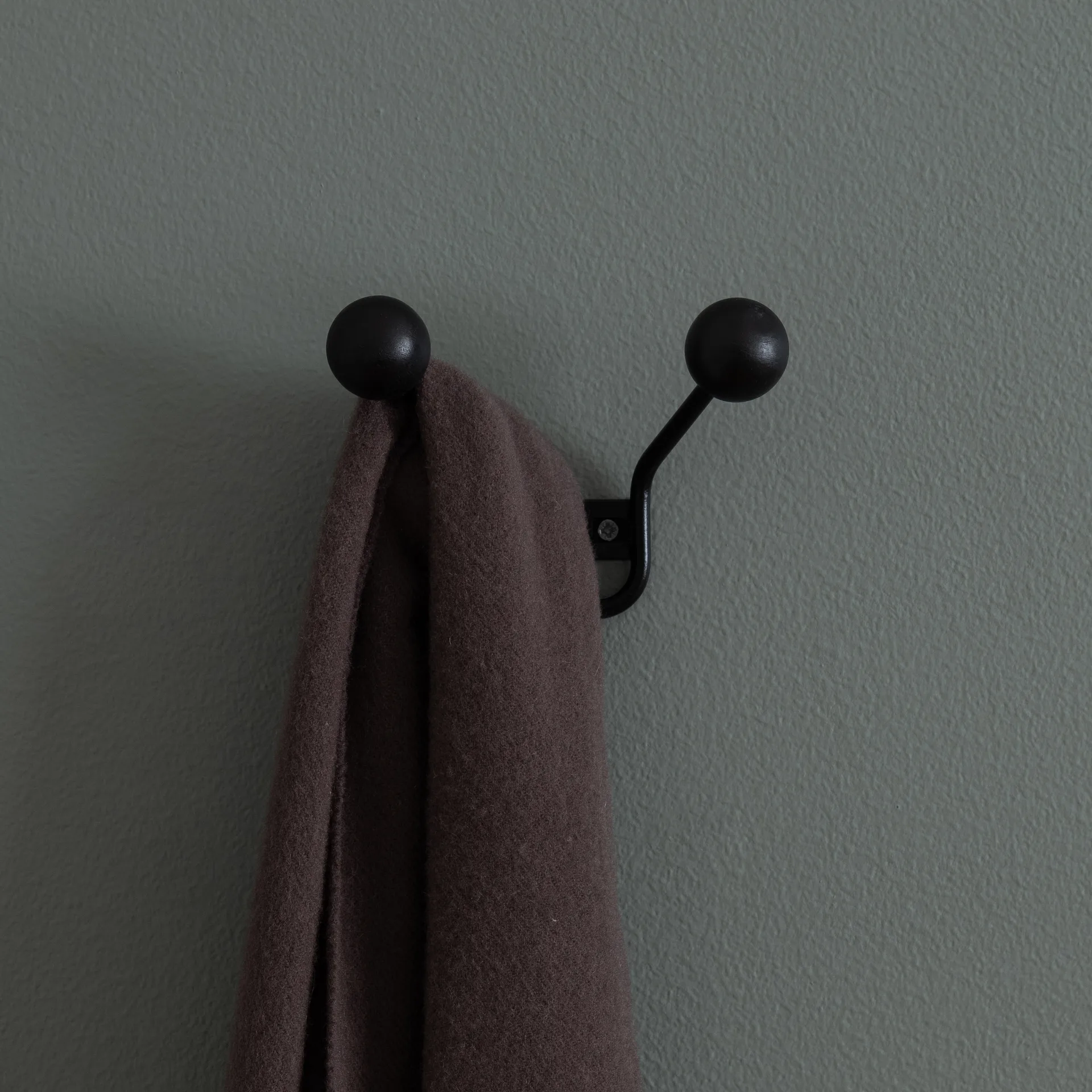 Bill XXS hanger, black Maze