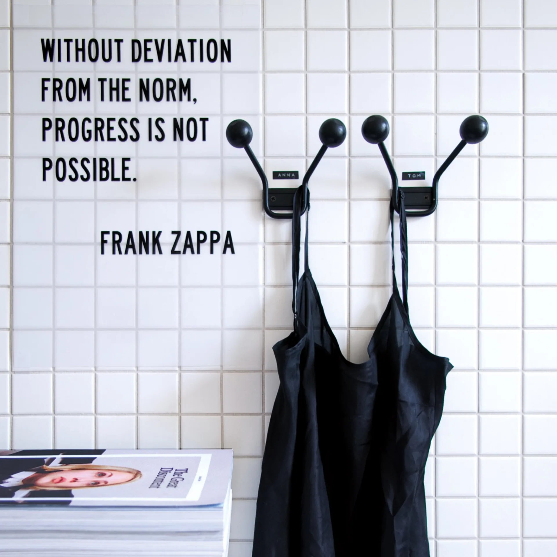 Bill XXS hanger, black Maze