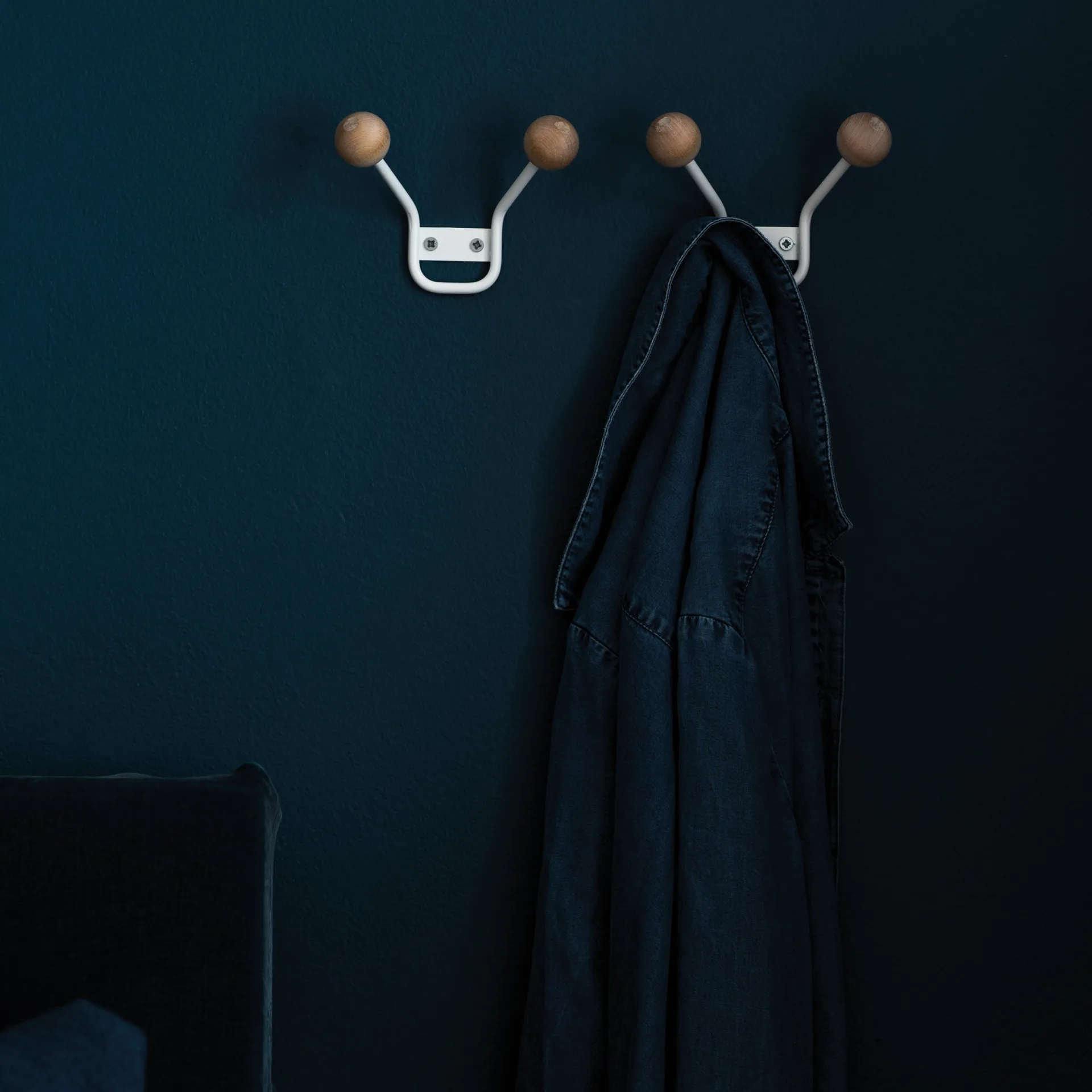 Bill XXS hanger, white Maze