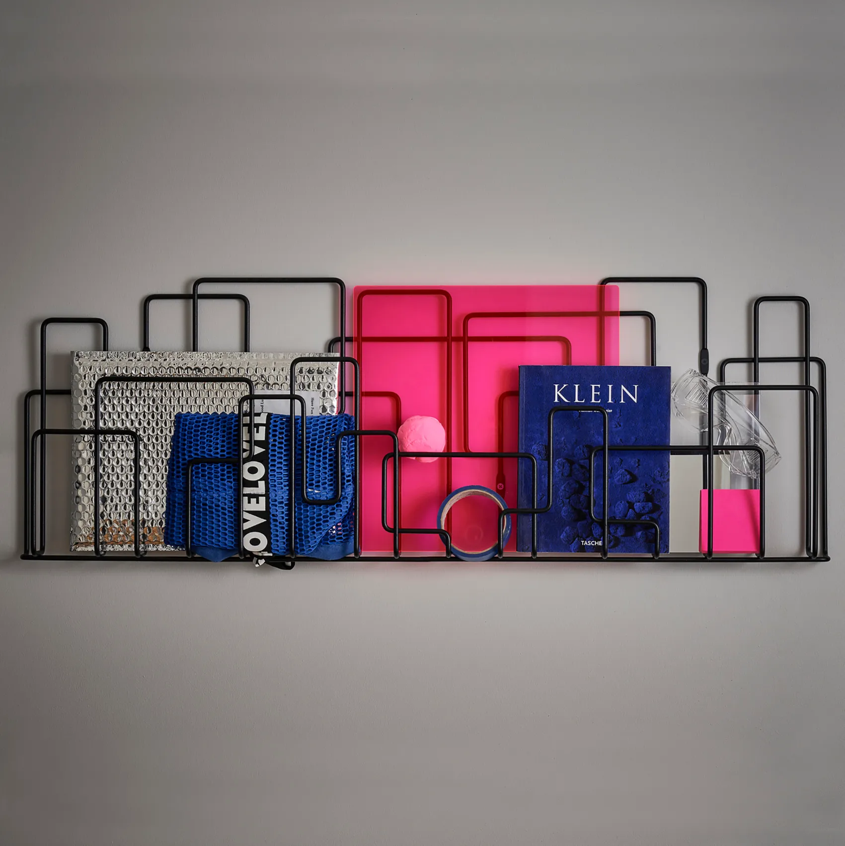 City Sunday magazine holder, black Maze