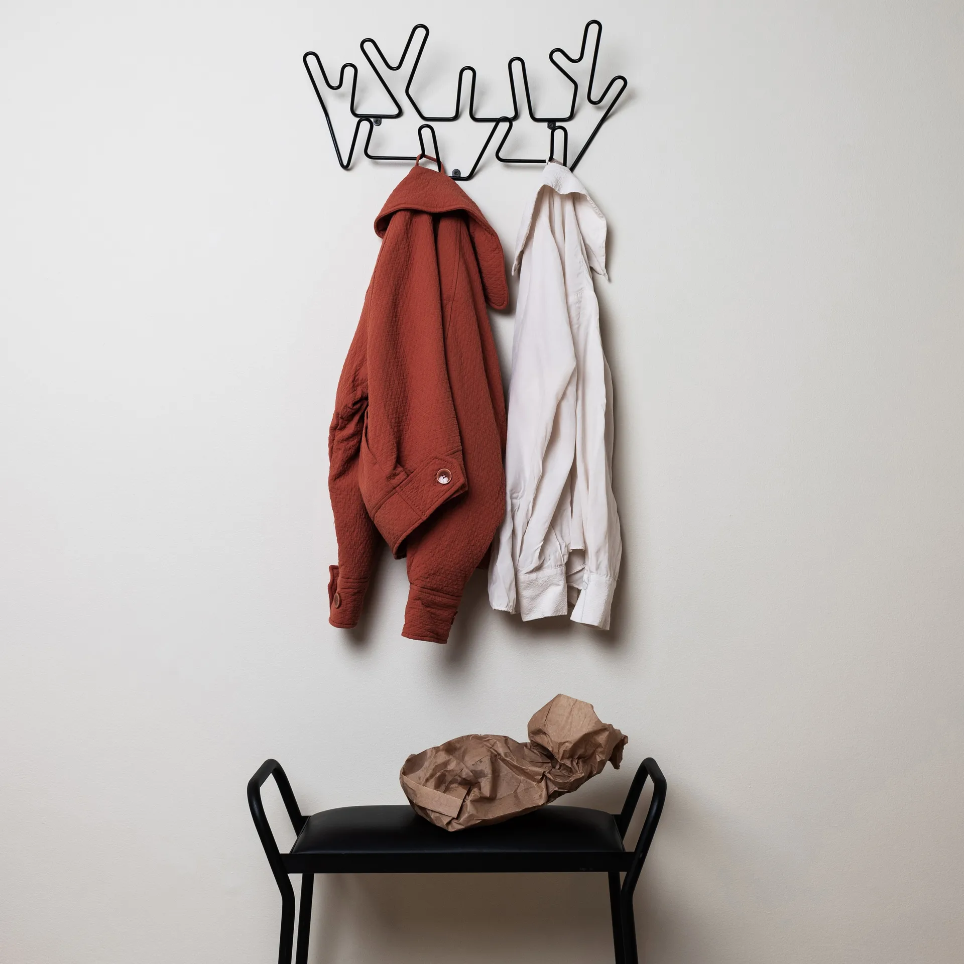 Crown hanger, black Maze