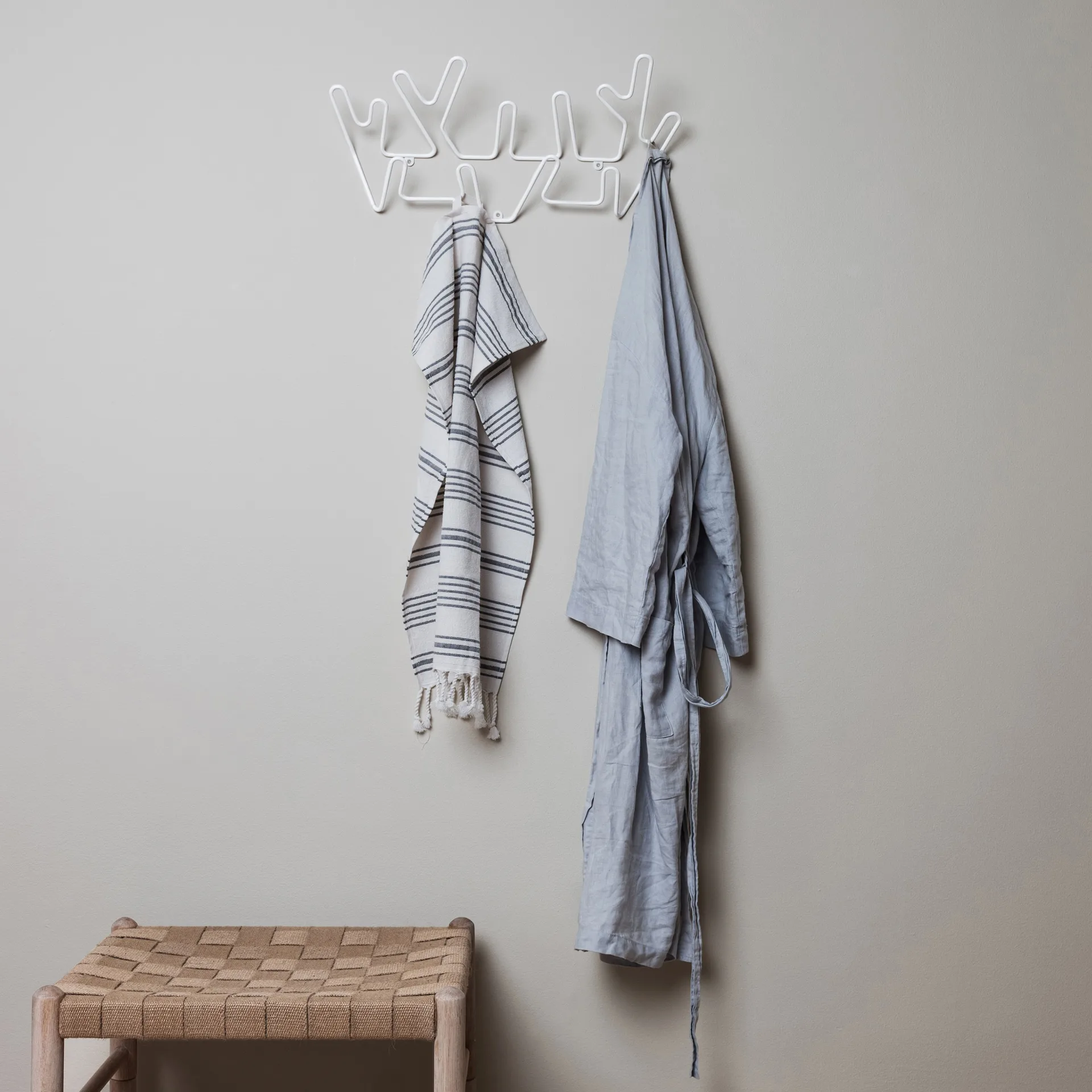 Crown hanger, white Maze