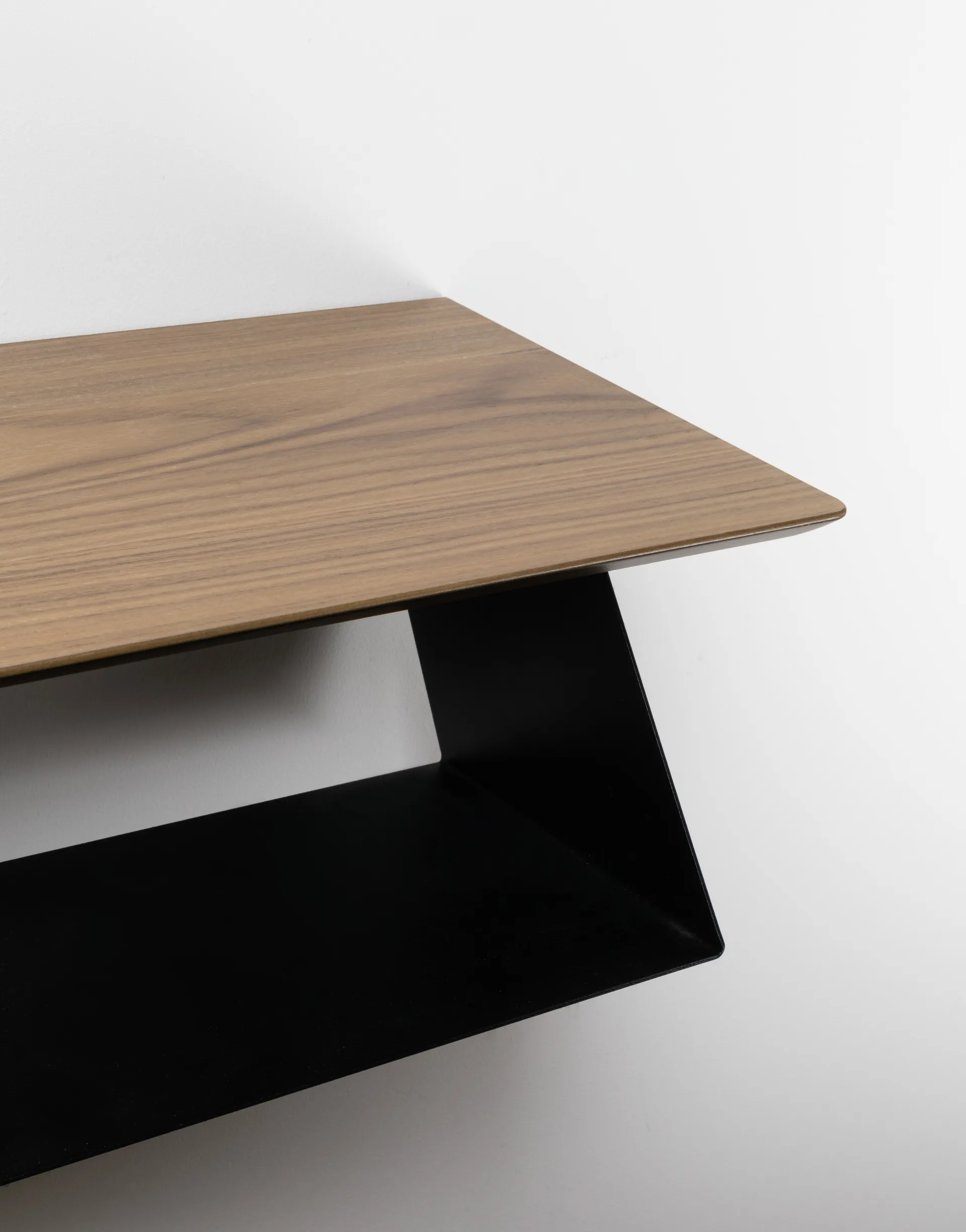 Edgy shelf, Black-Walnut Maze