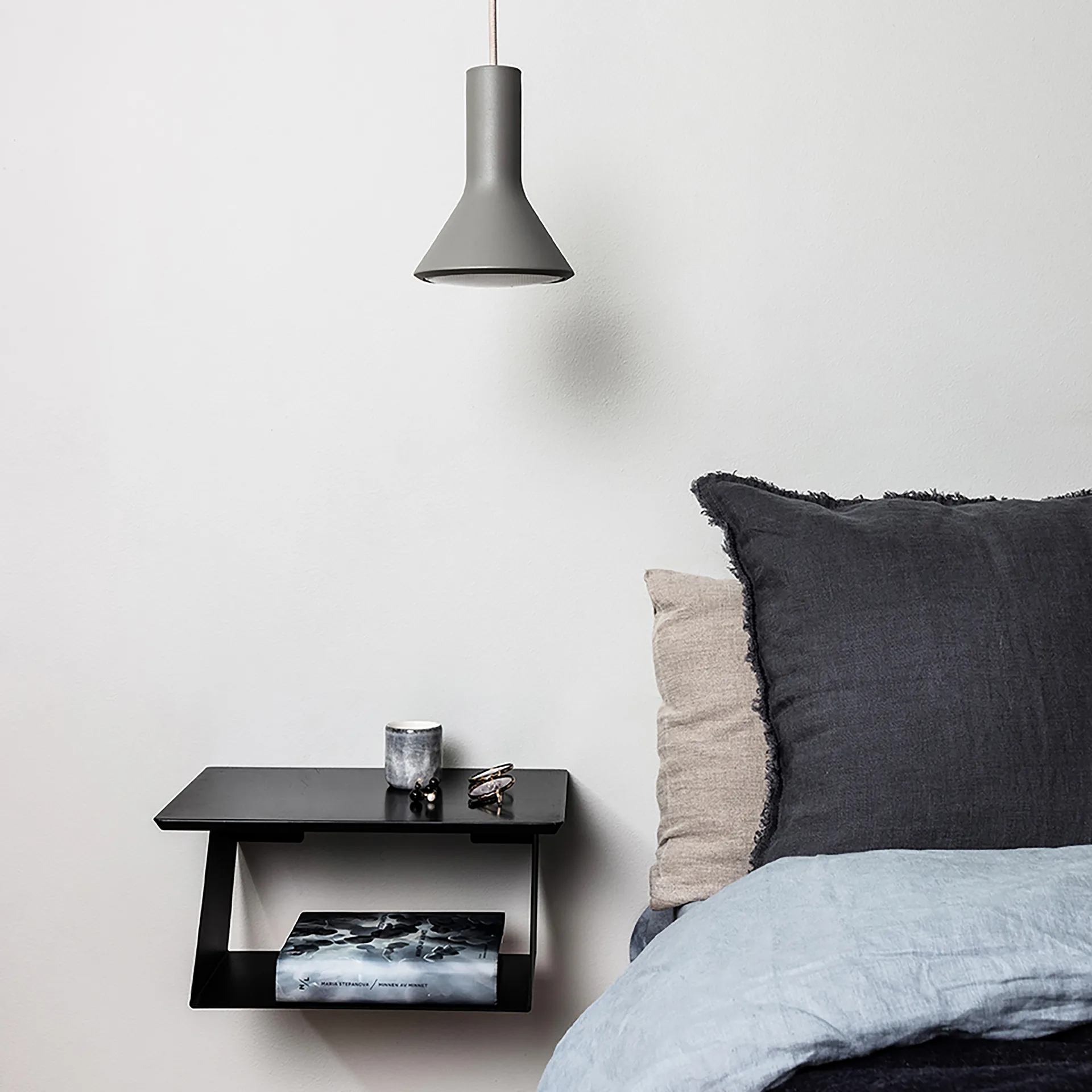 Edgy shelf, black Maze