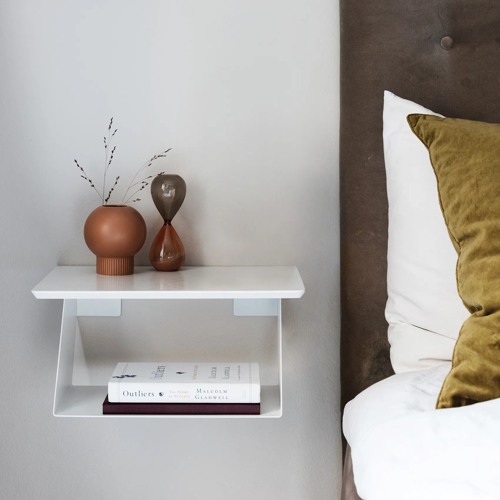 Edgy shelf, white Maze