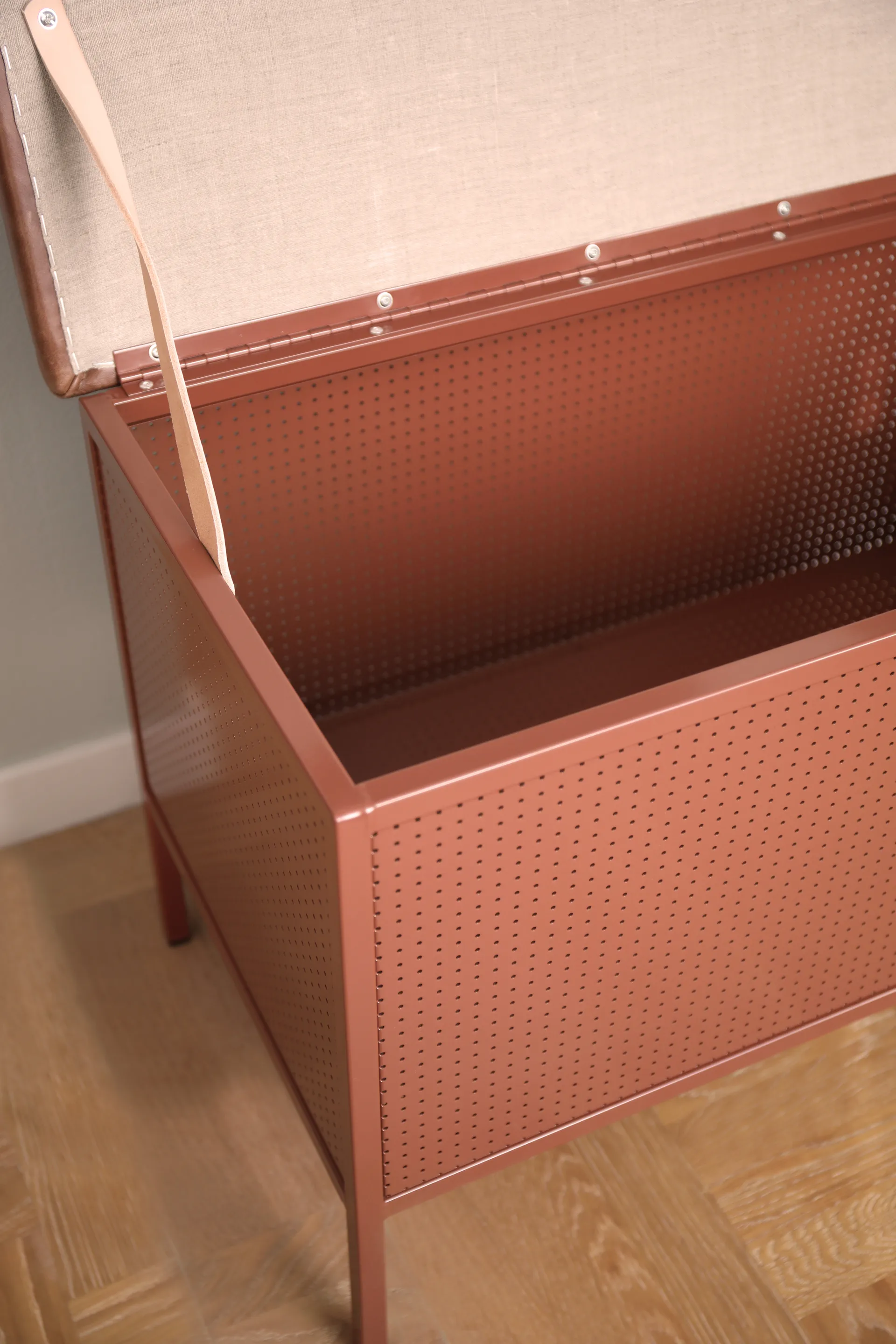 Frank storage bench, Cinnamon-vintage cognac Maze