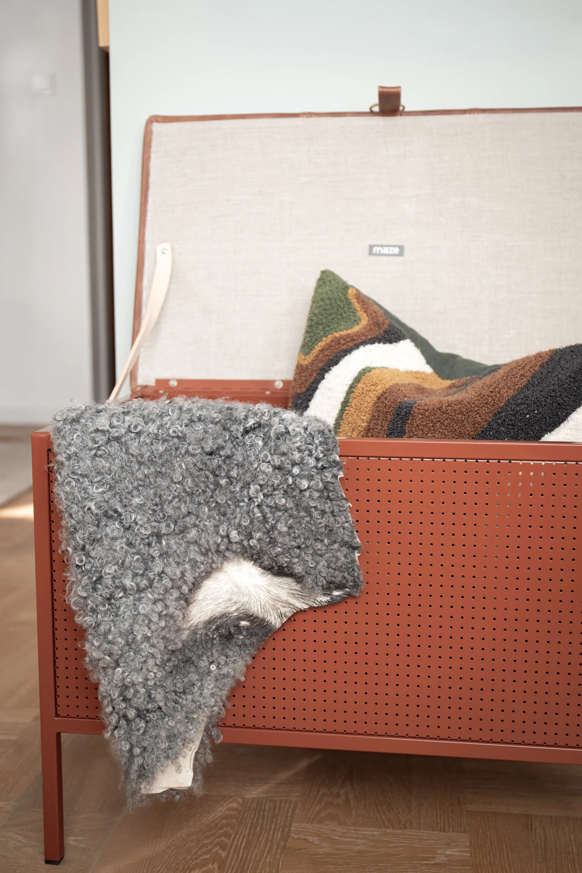 Frank storage bench, Cinnamon-vintage cognac Maze