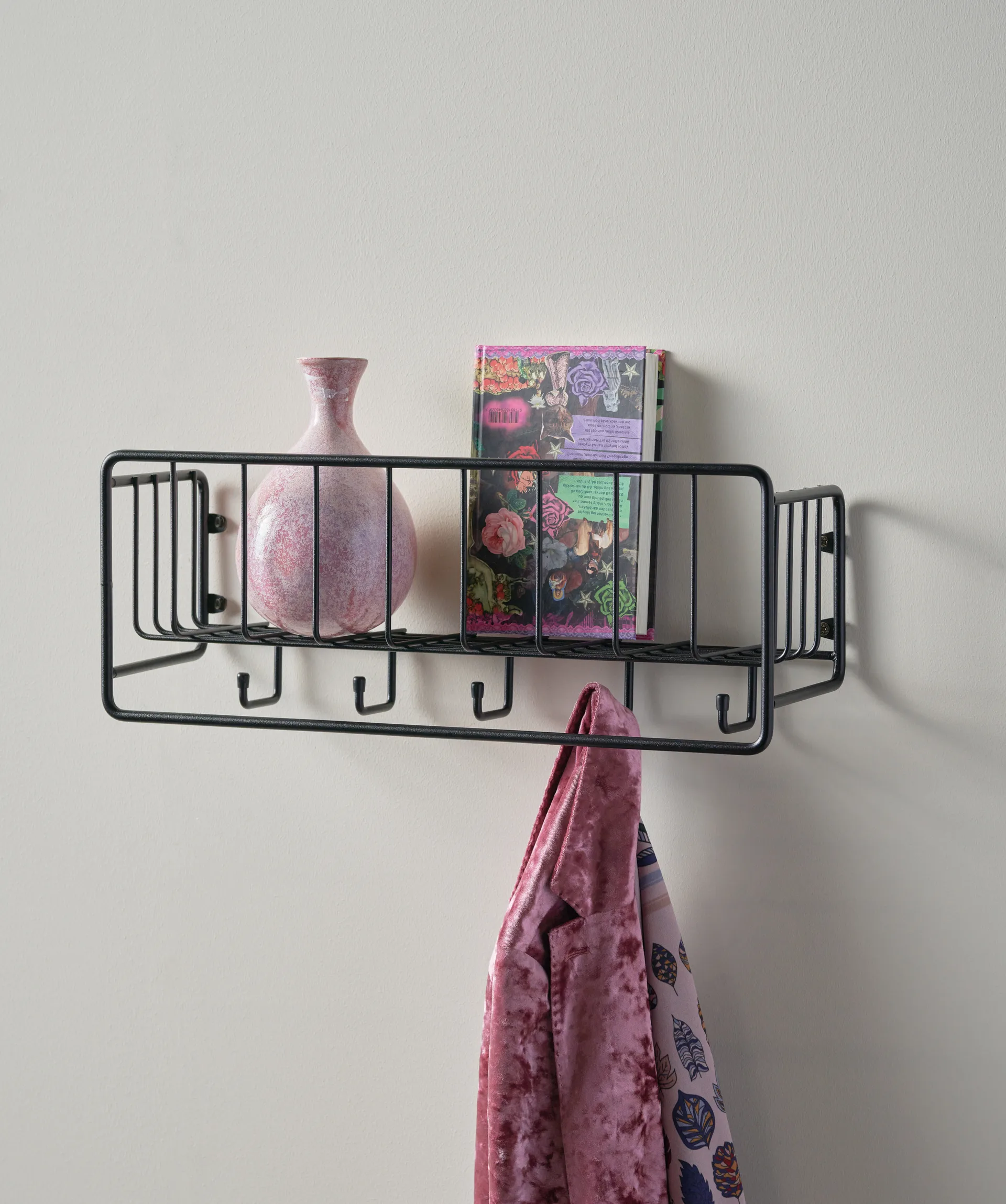 Midtown shelf, Black Maze