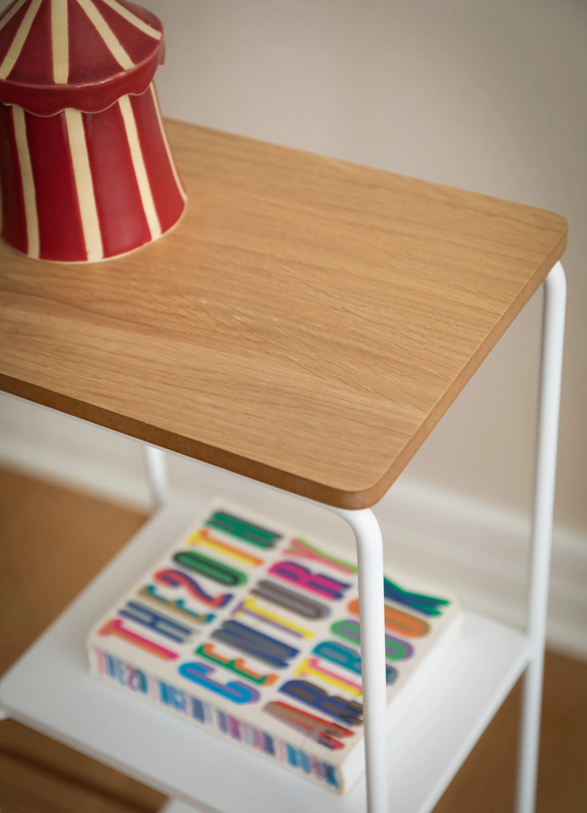 Mixrack Floor Shelf L shelf 26x19x82.2 cm, Oak-white Maze