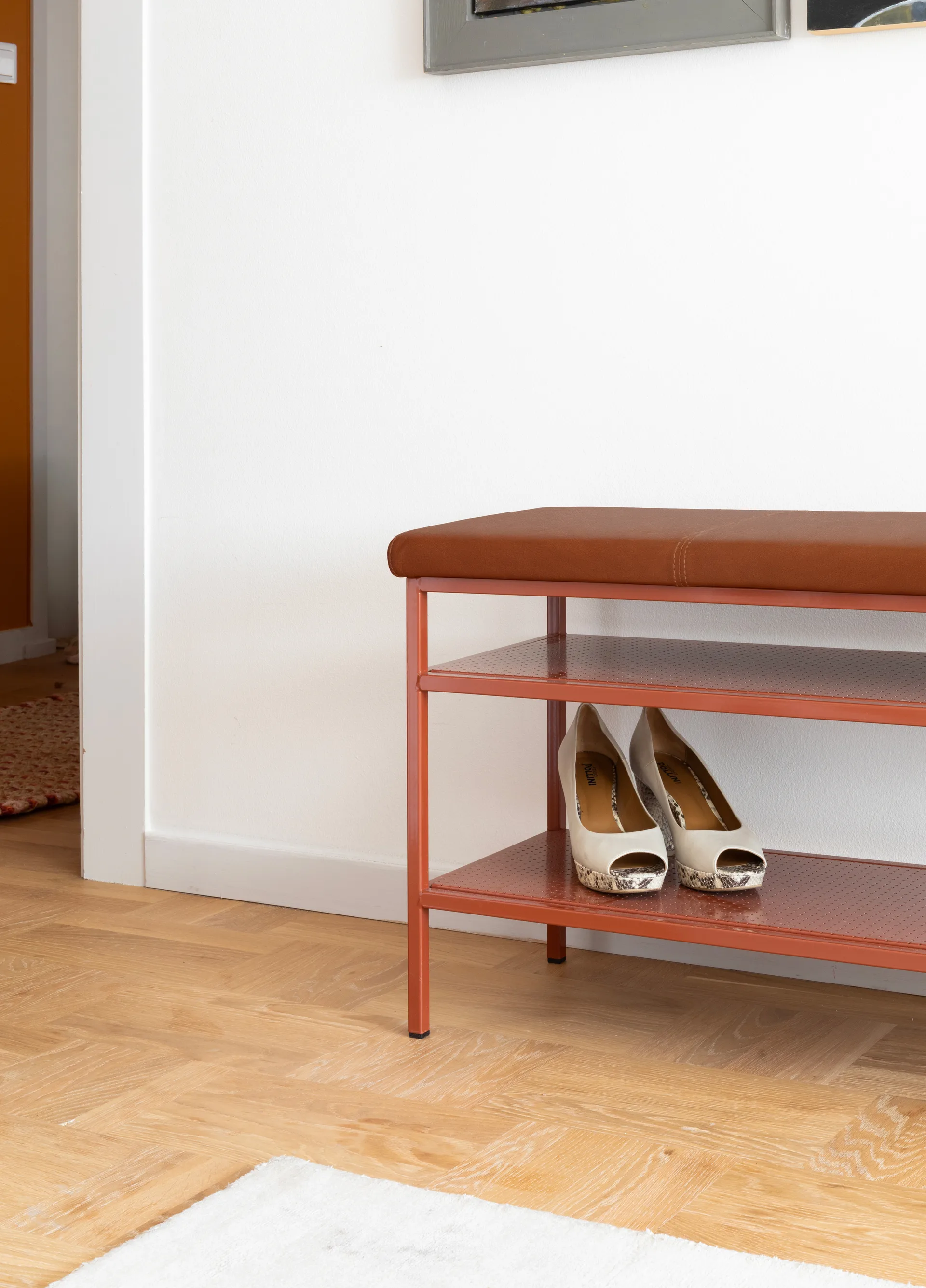 Nancy shoe shelf, Cinnamon-vintage cognac Maze
