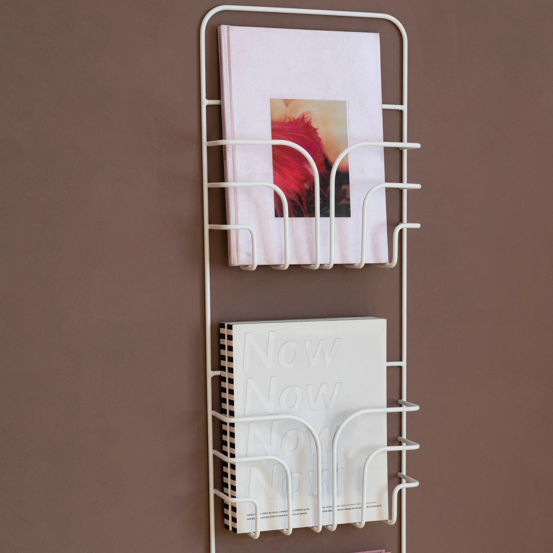Now magazine holder, white Maze
