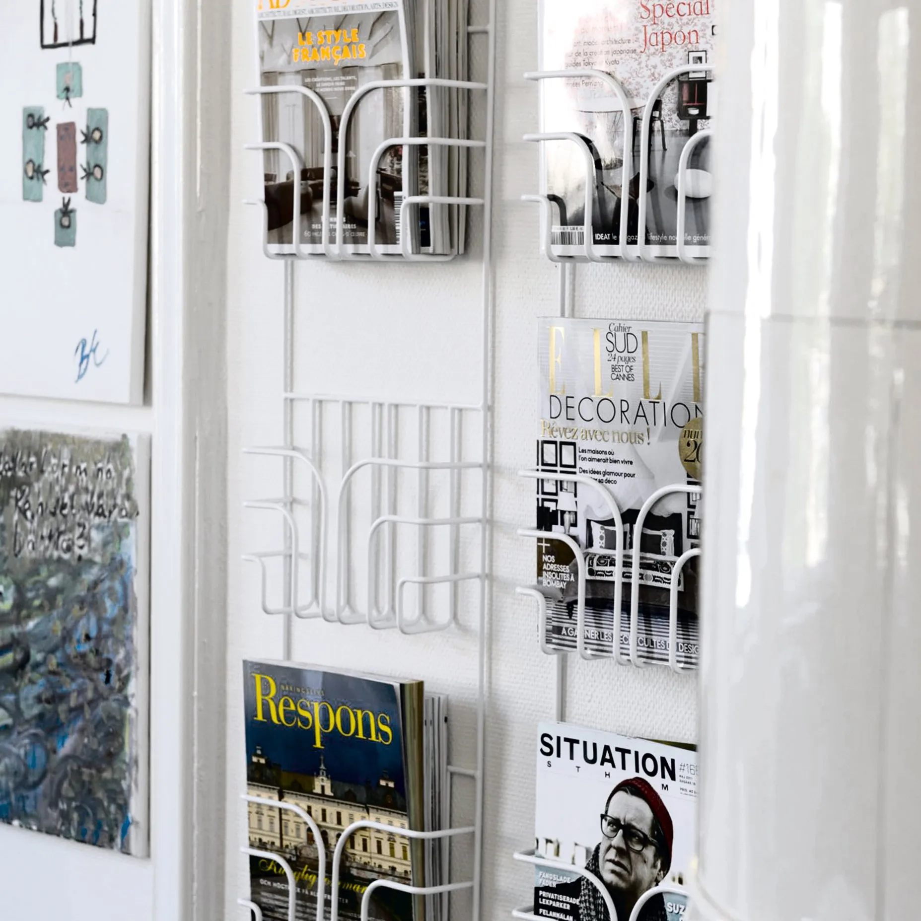 Now magazine holder, white Maze