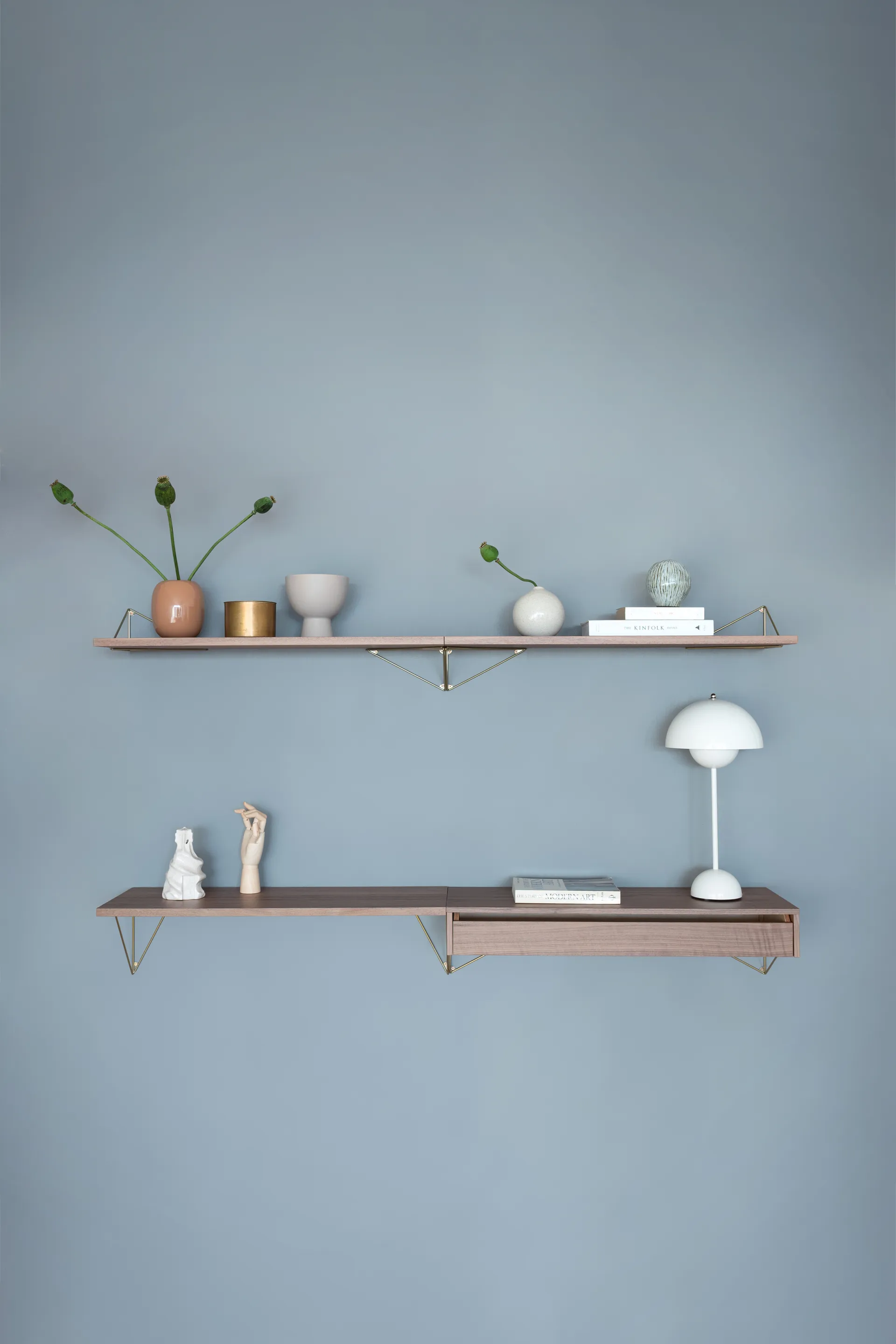 Pythagoras Bundle D shelving system walnut-brass Maze