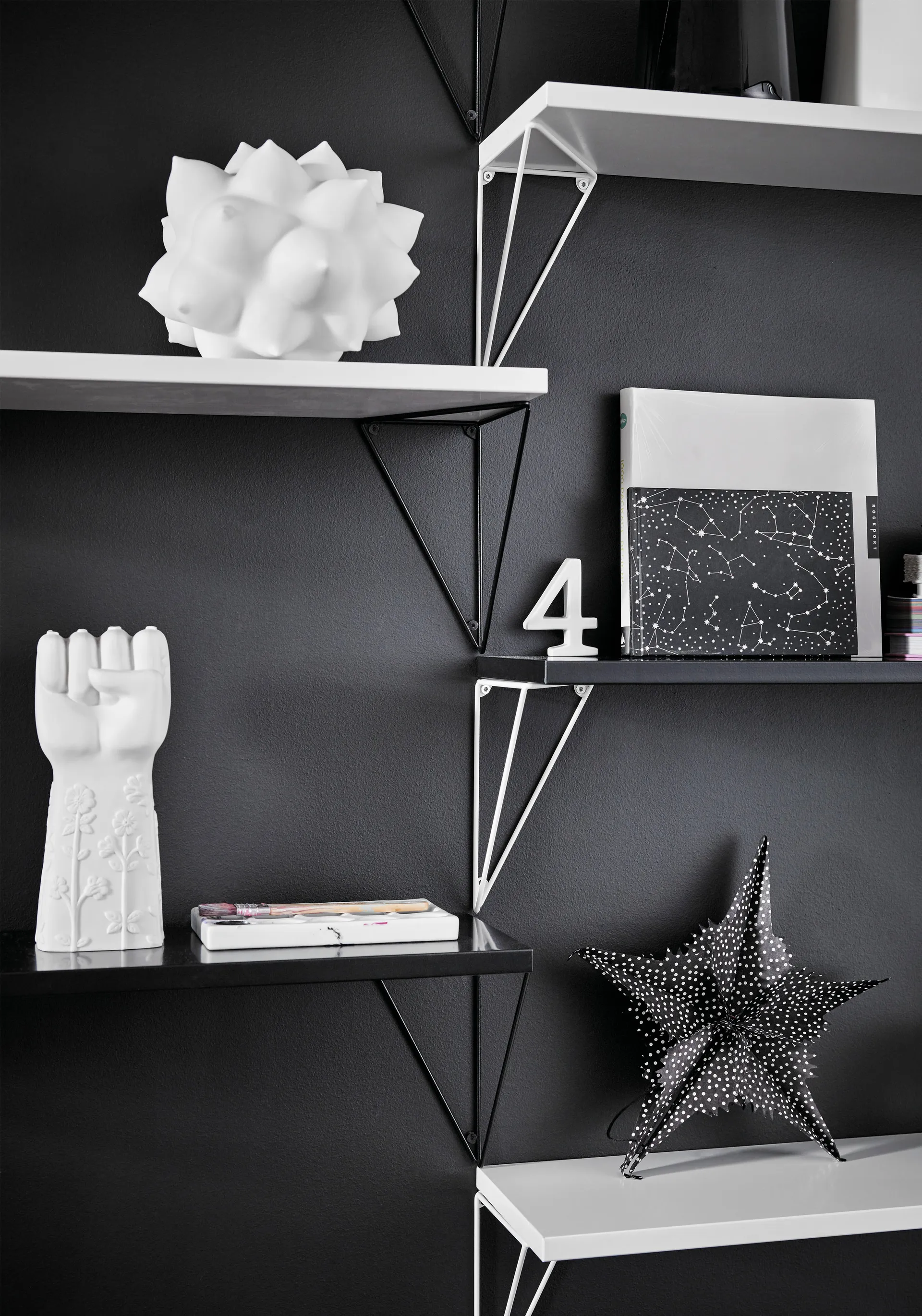 Pythagoras shelf, black Maze