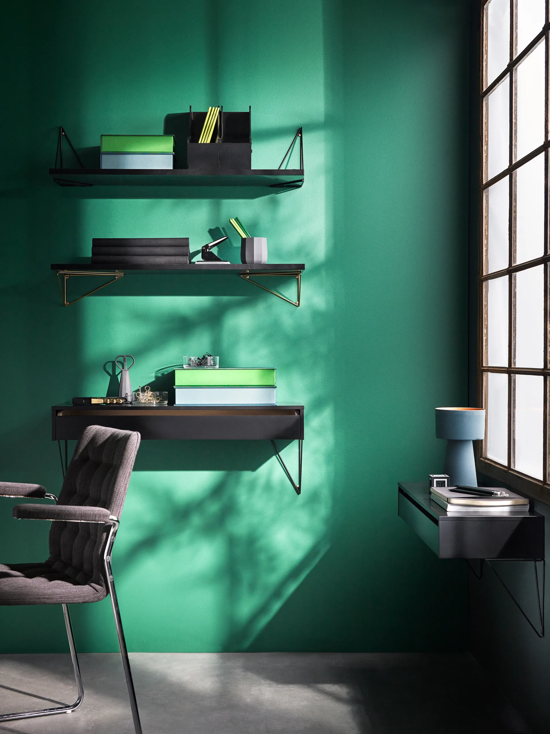 Pythagoras shelf, black Maze