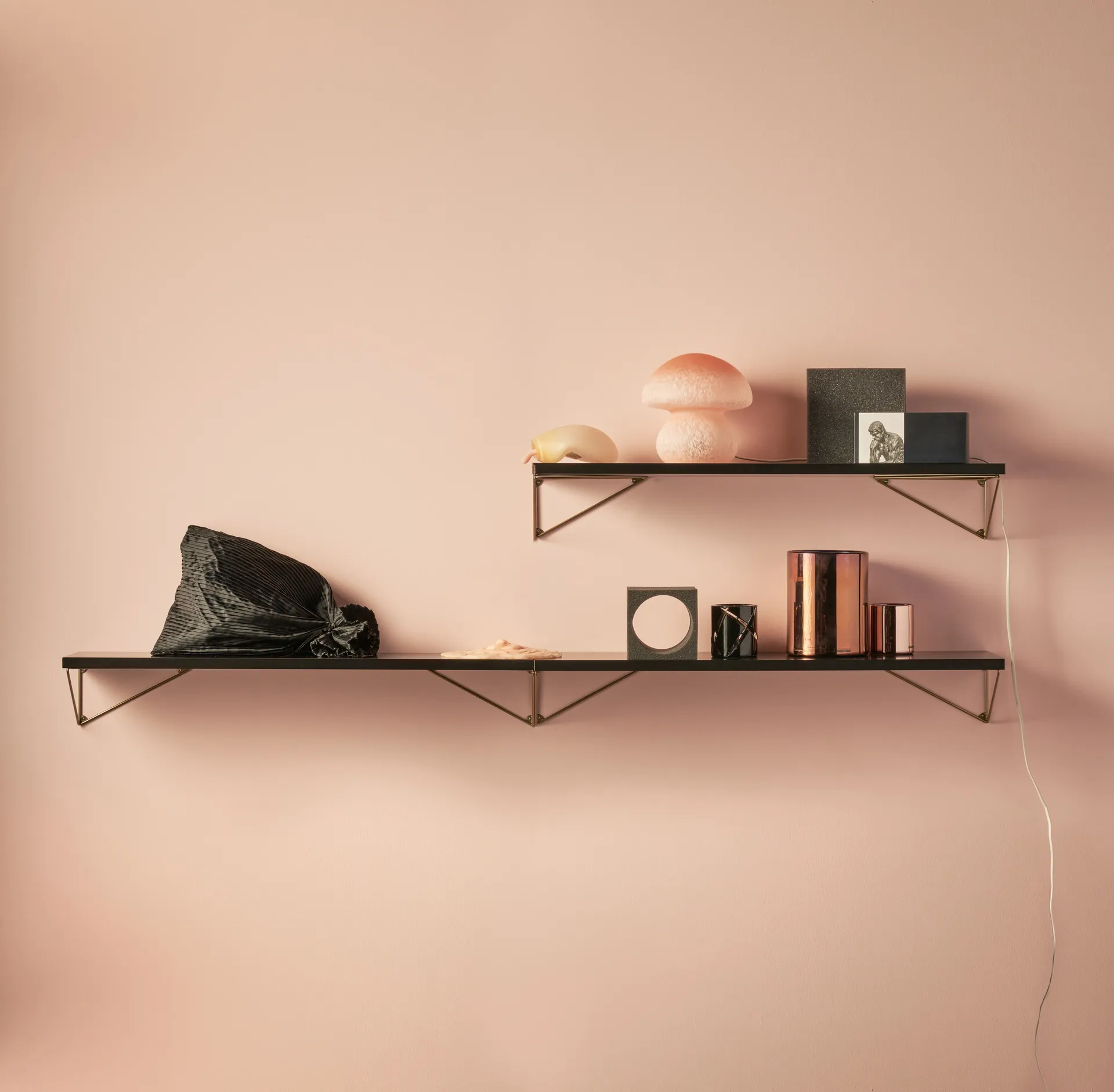 Pythagoras shelf, black Maze