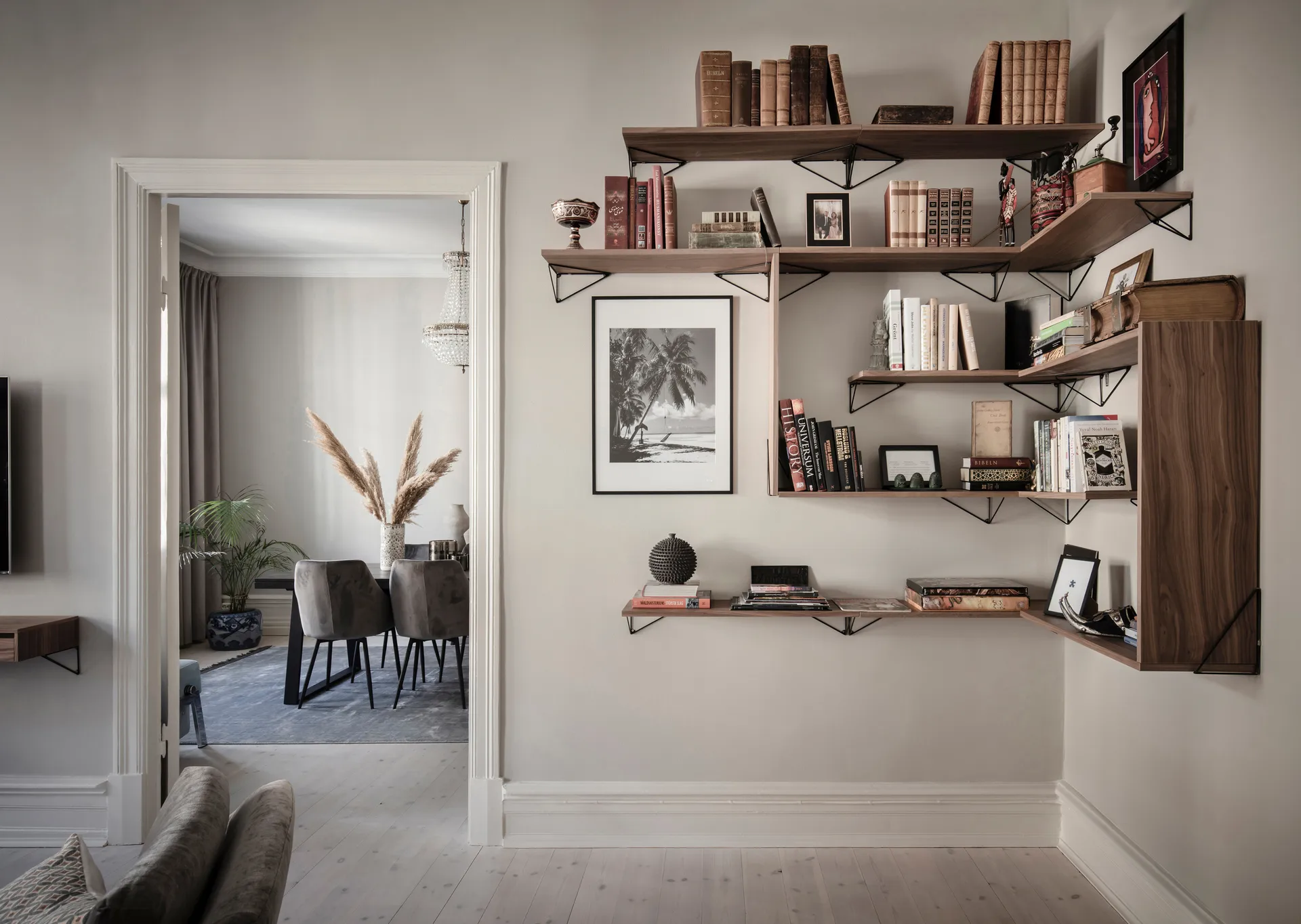Pythagoras shelf, walnut Maze
