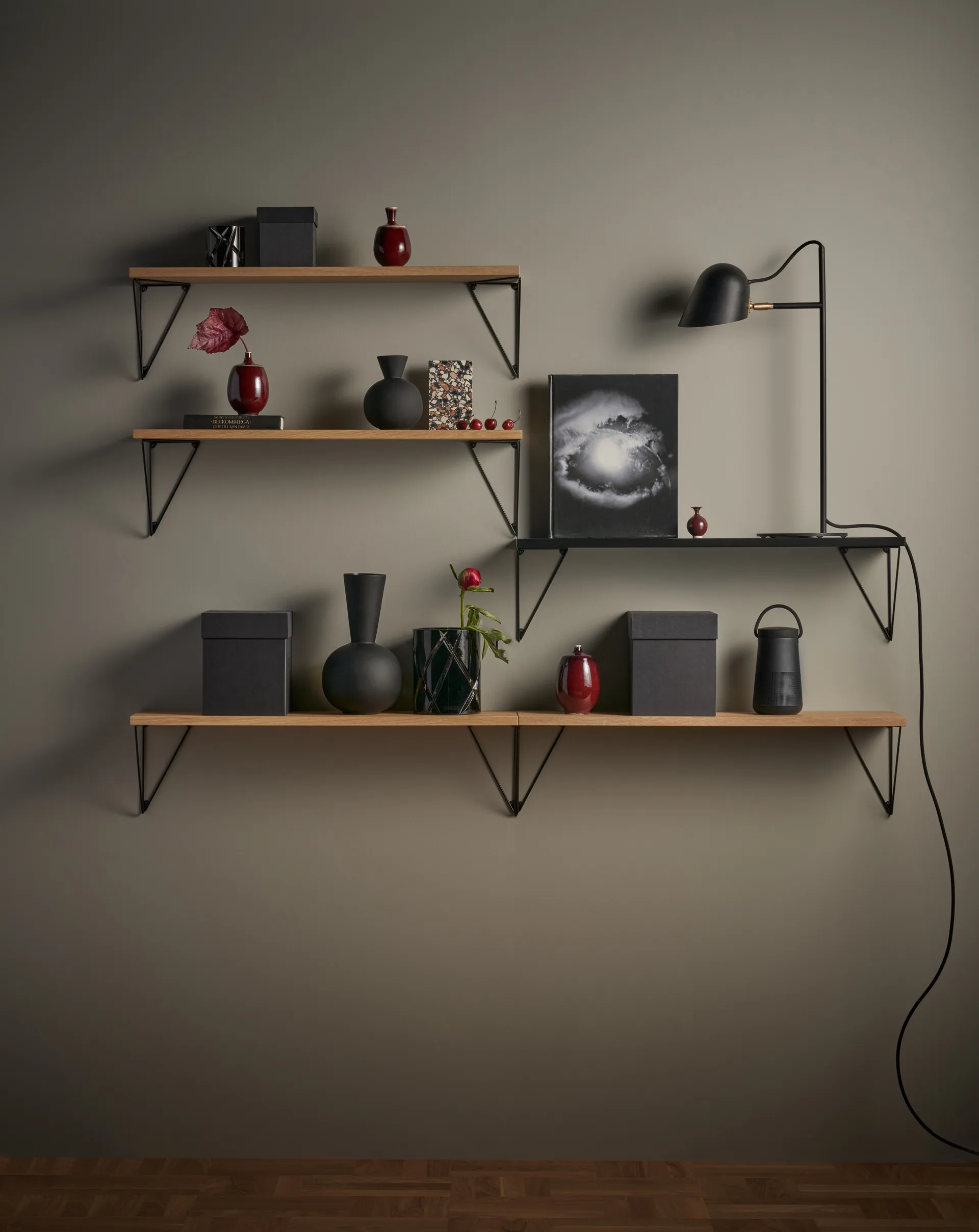 Pythagoras shelf, walnut Maze