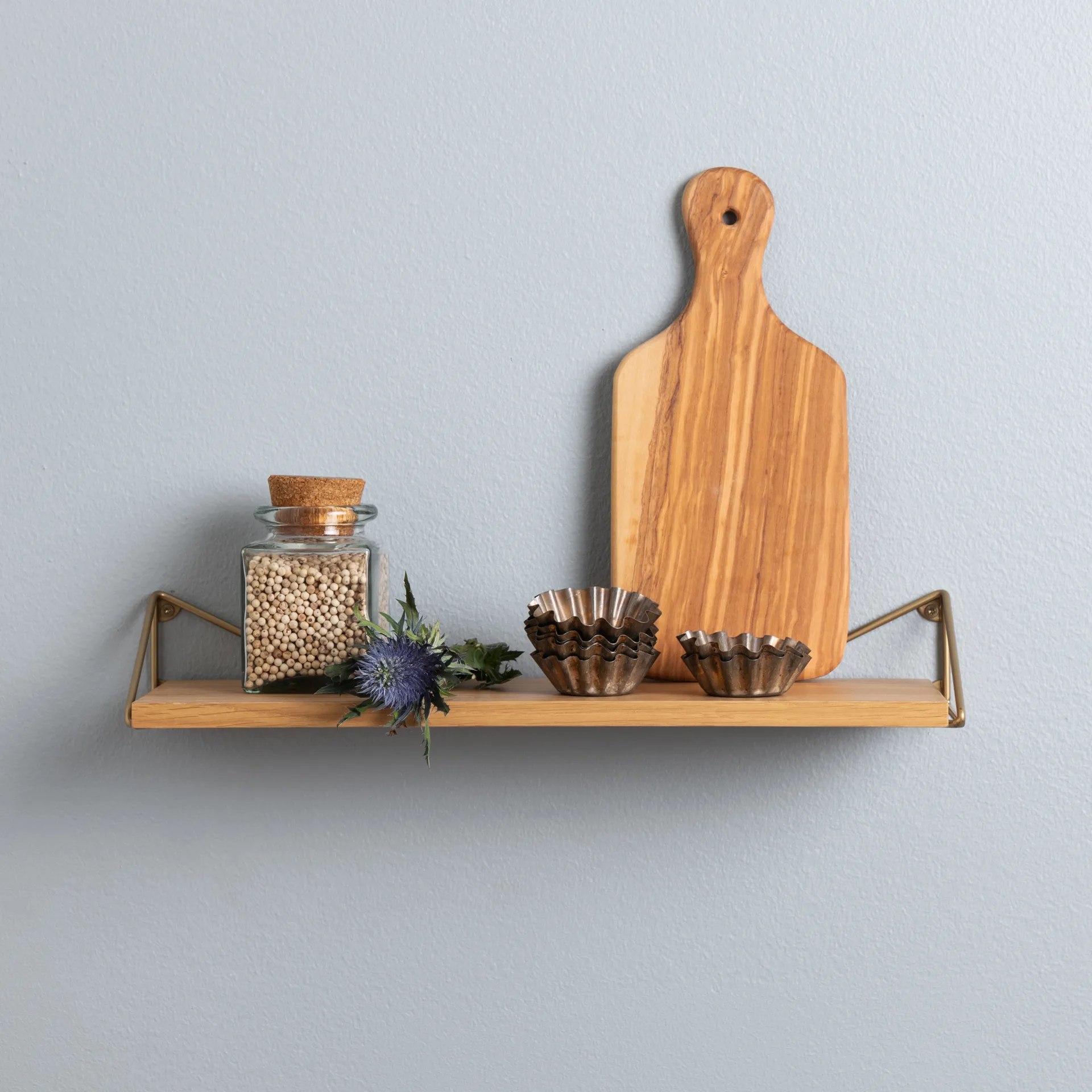 Pythagoras XS shelf, oak, brass Maze