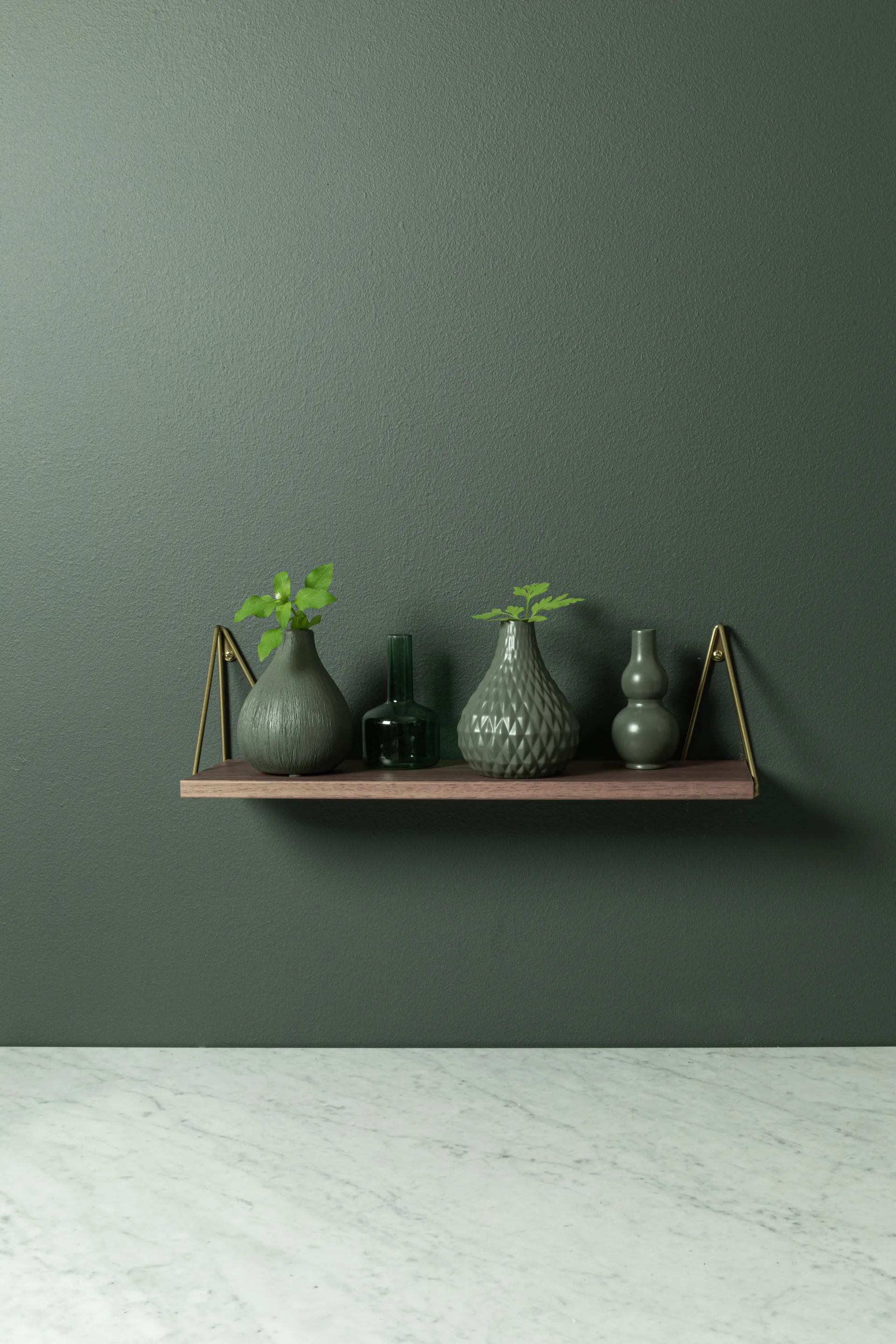 Pythagoras XS shelf, Walnut-brass Maze