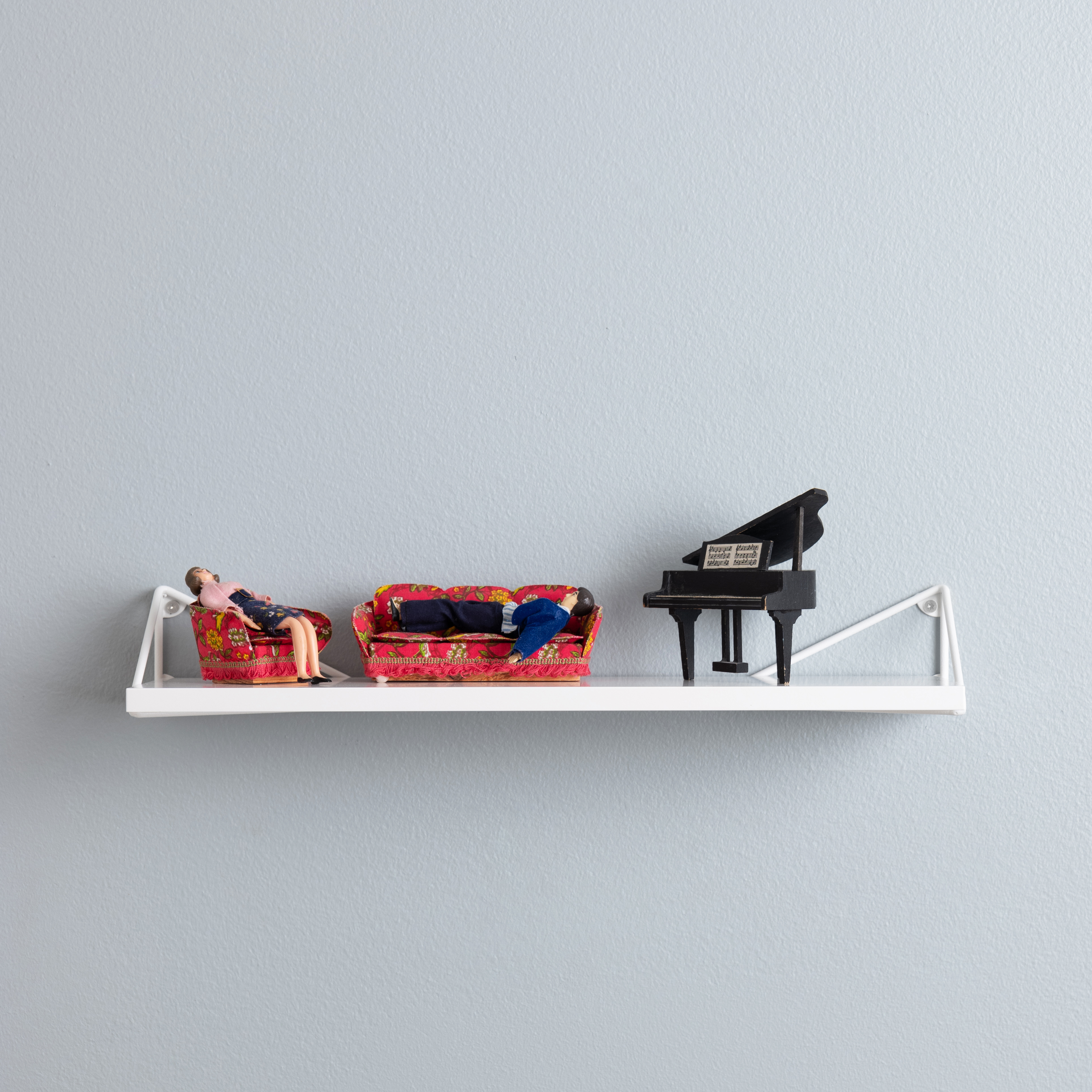 XS apricot shelf Pythagoras, Powder coated metal wire | Maze