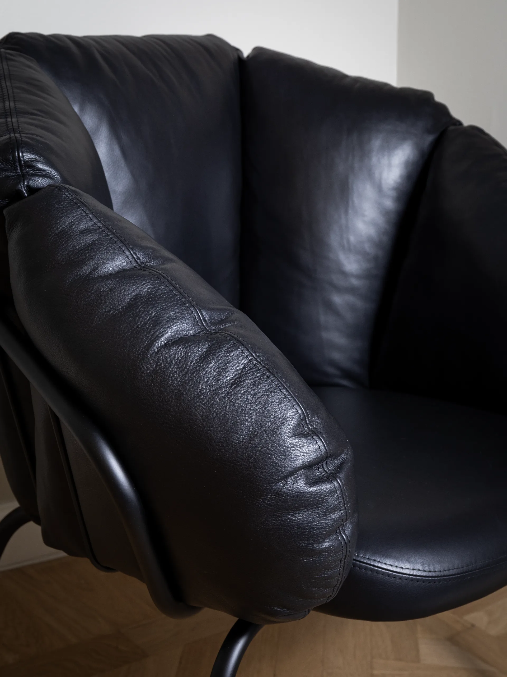 Same Easy armchair, Black Maze