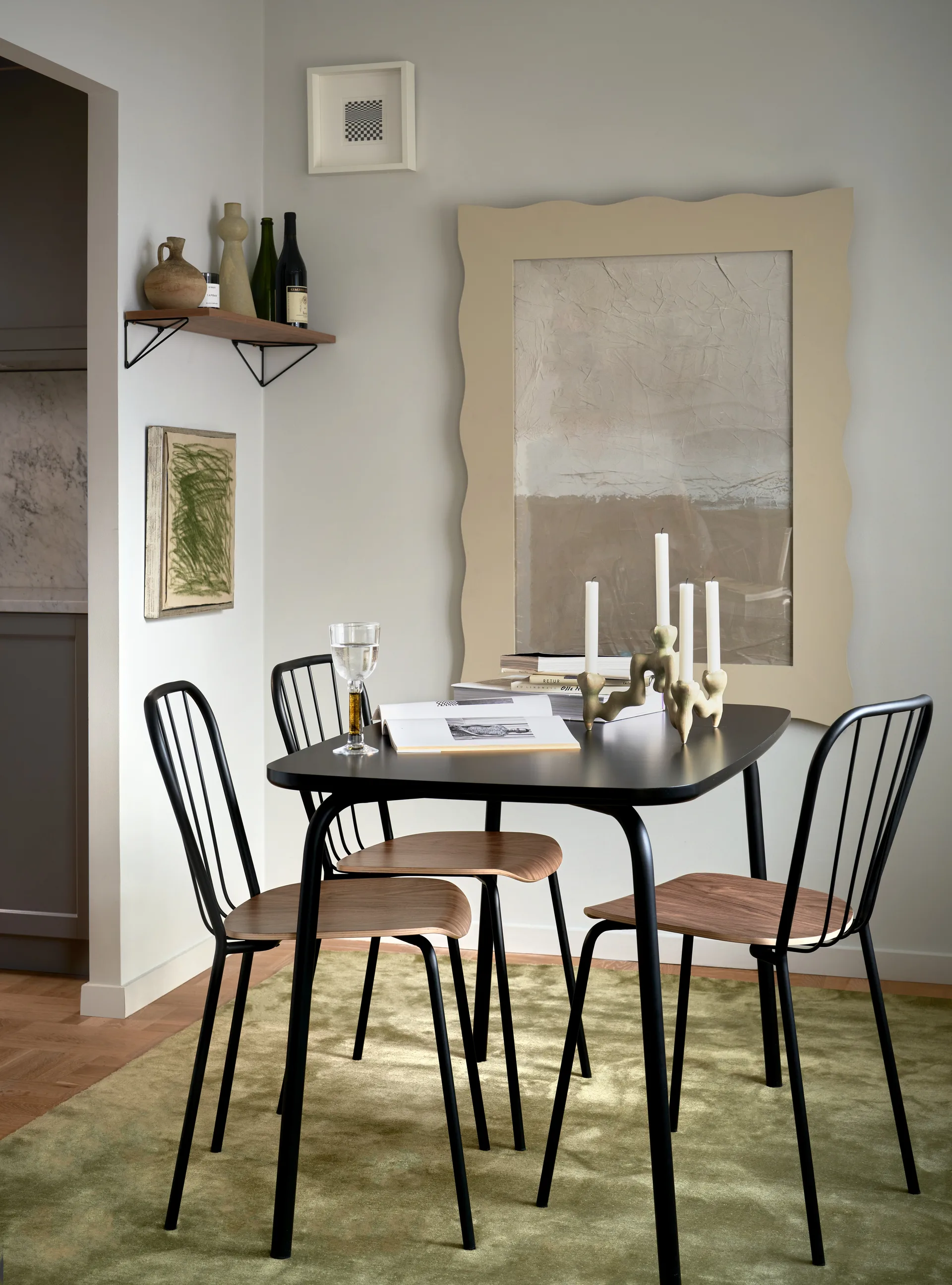 Same Table table, Black Maze