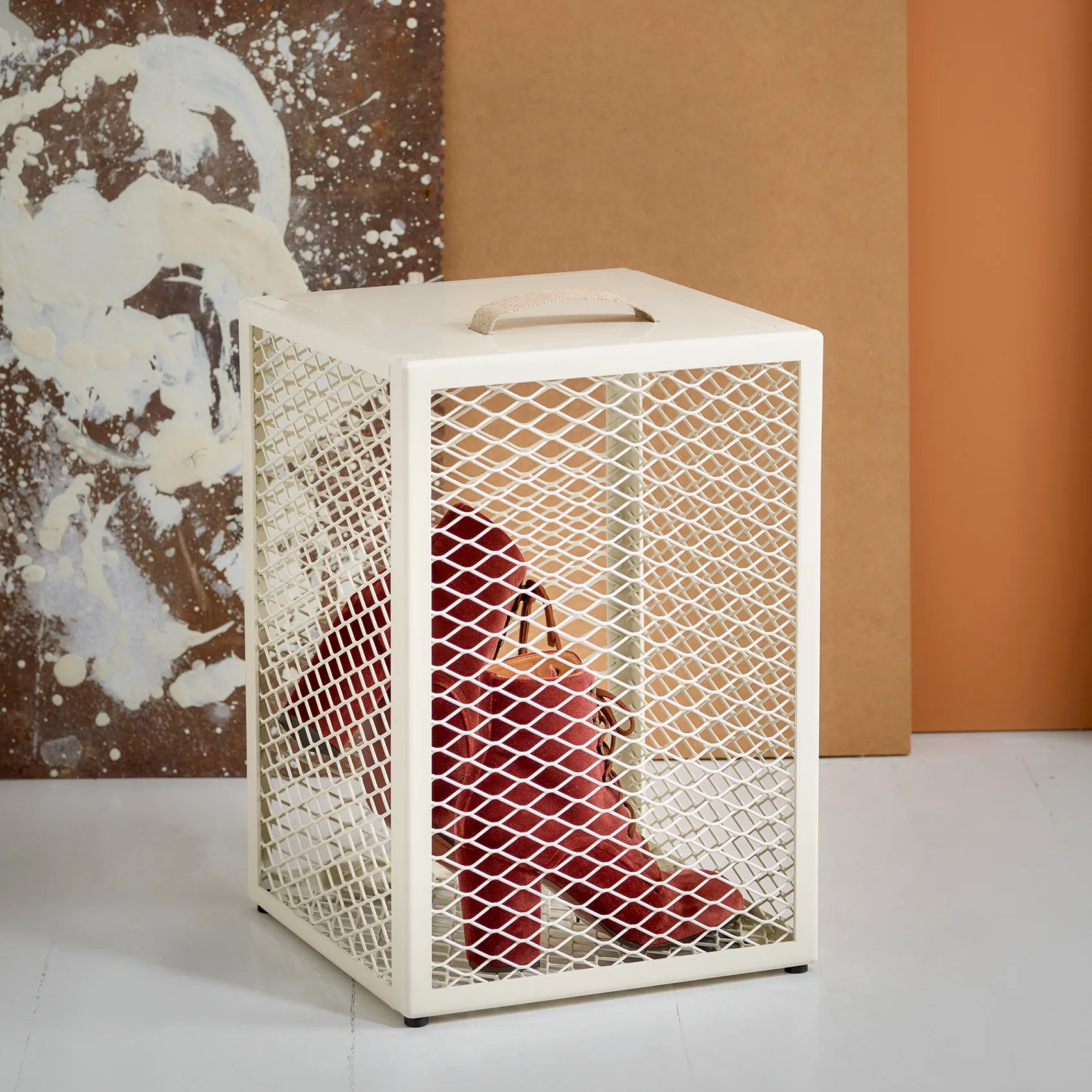 The Cube forvaring, egg shell Maze
