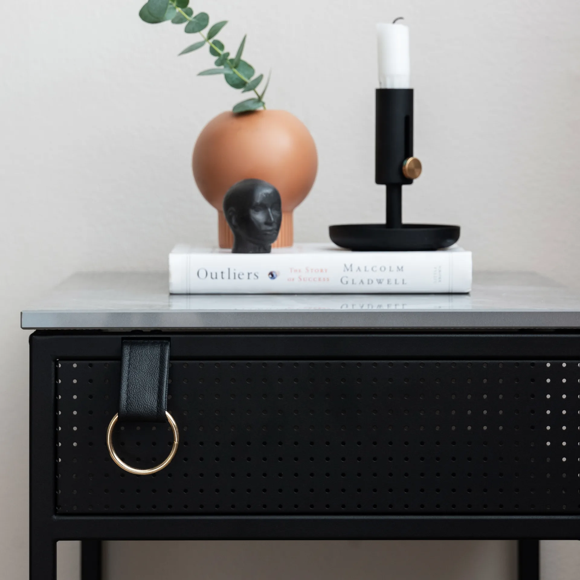 Tracy sideboard left, Black Maze