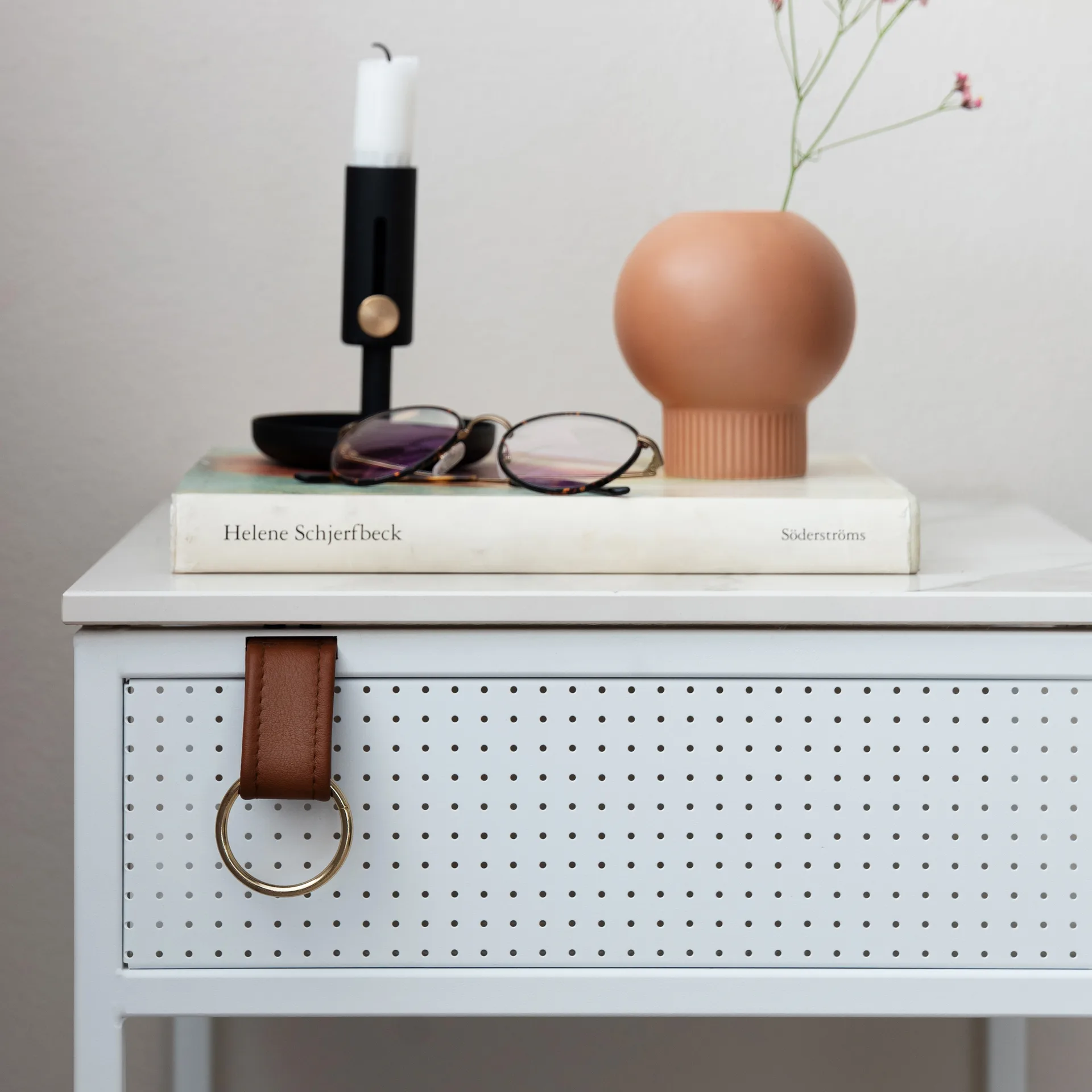 Tracy sideboard left, White Maze